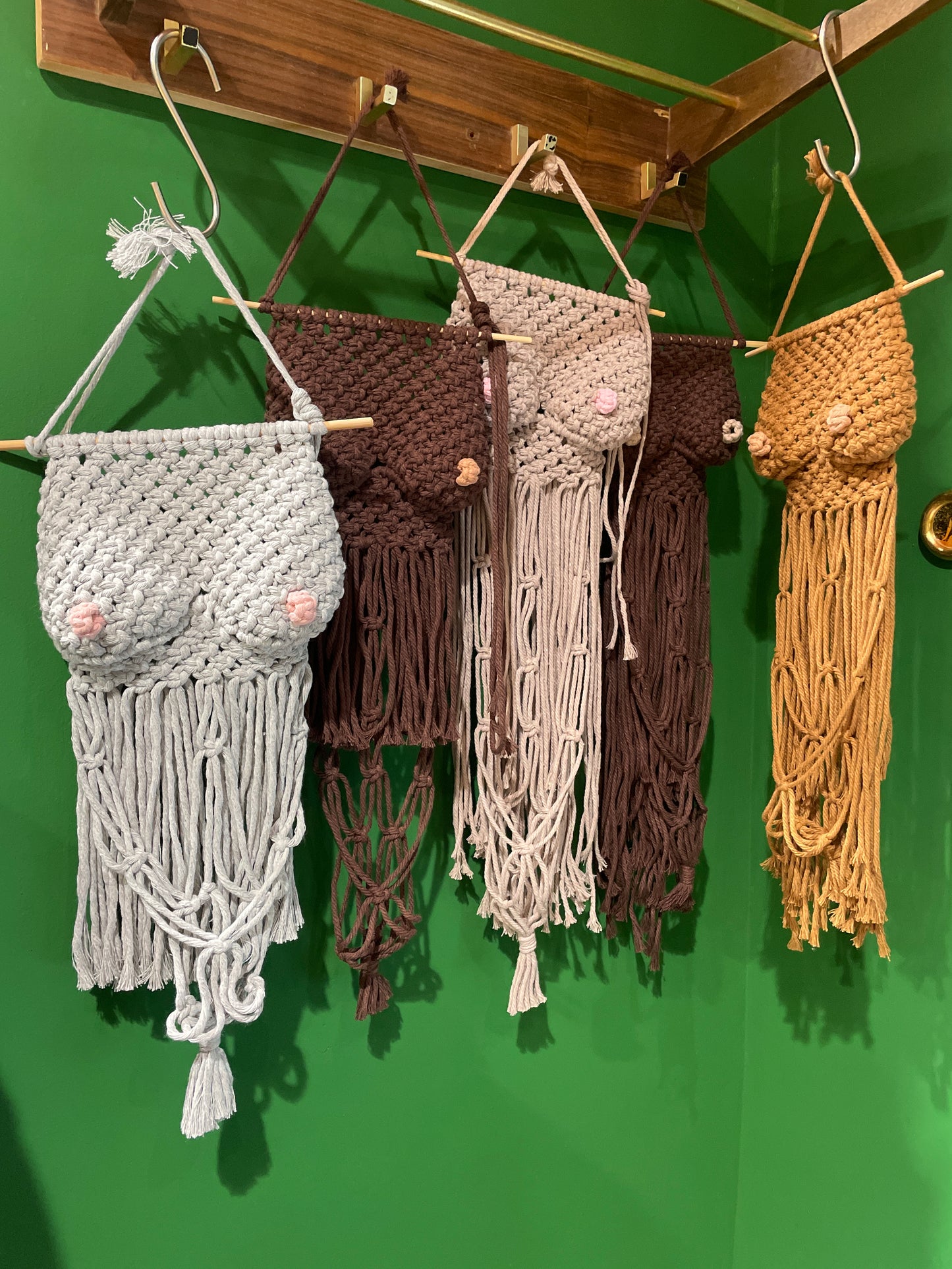 Handmade Makramee Pflanzenhalter 'Hängetitte'