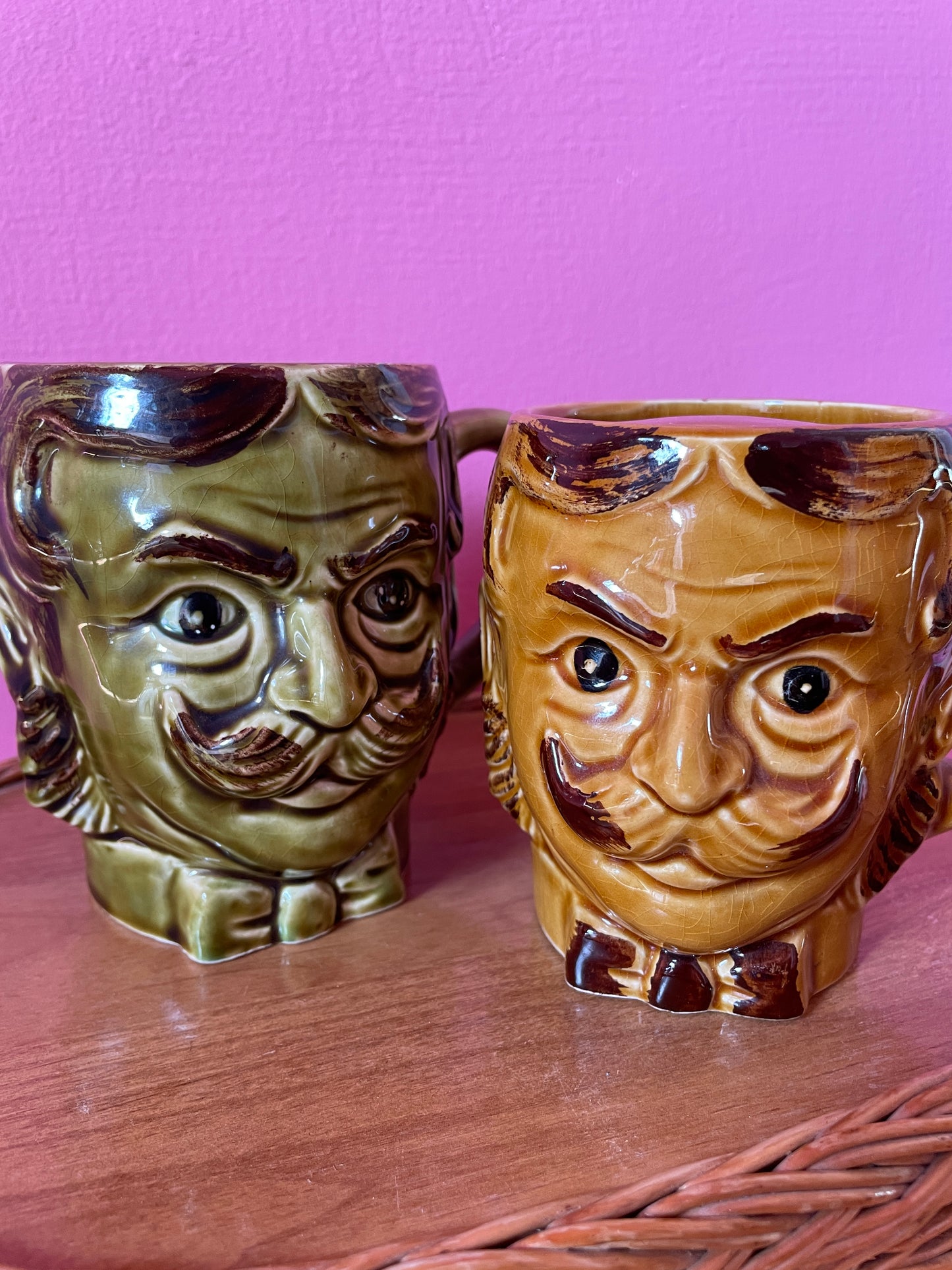 Vintage Barttasse aus Keramik - Grün