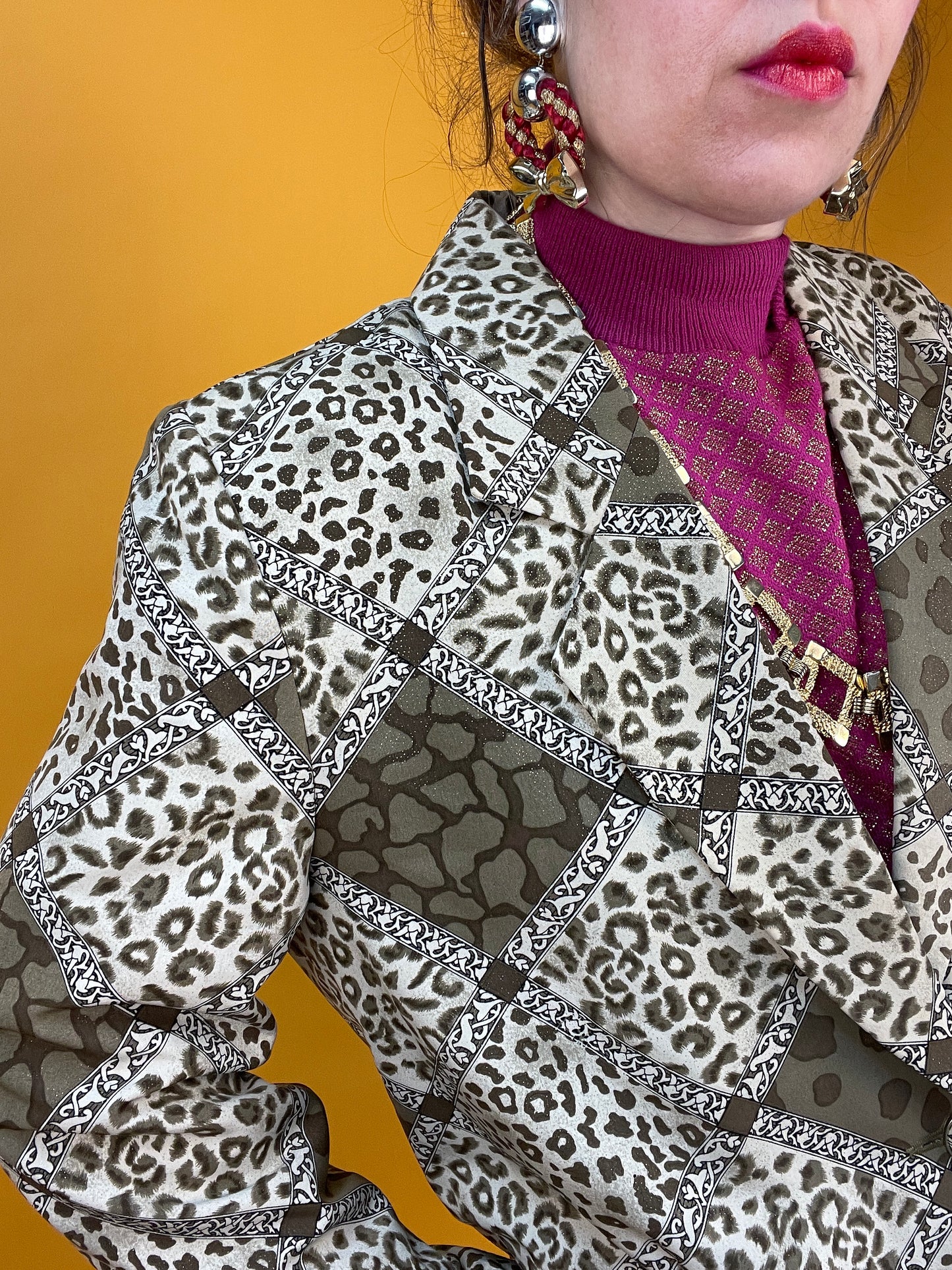 Glitzernd bedruckter Blazer mit ultracoolem Animalprint Patchwork