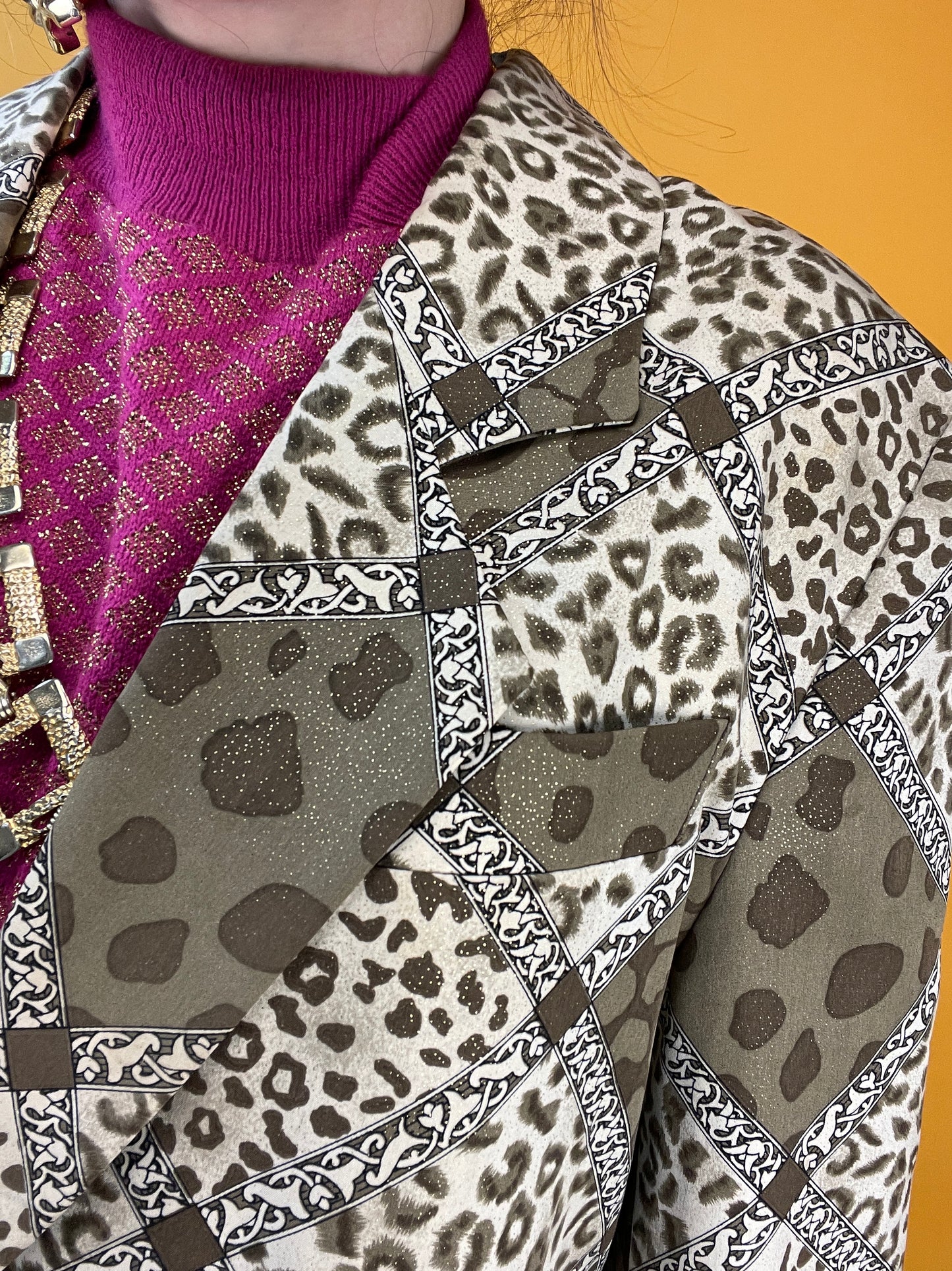 Glitzernd bedruckter Blazer mit ultracoolem Animalprint Patchwork