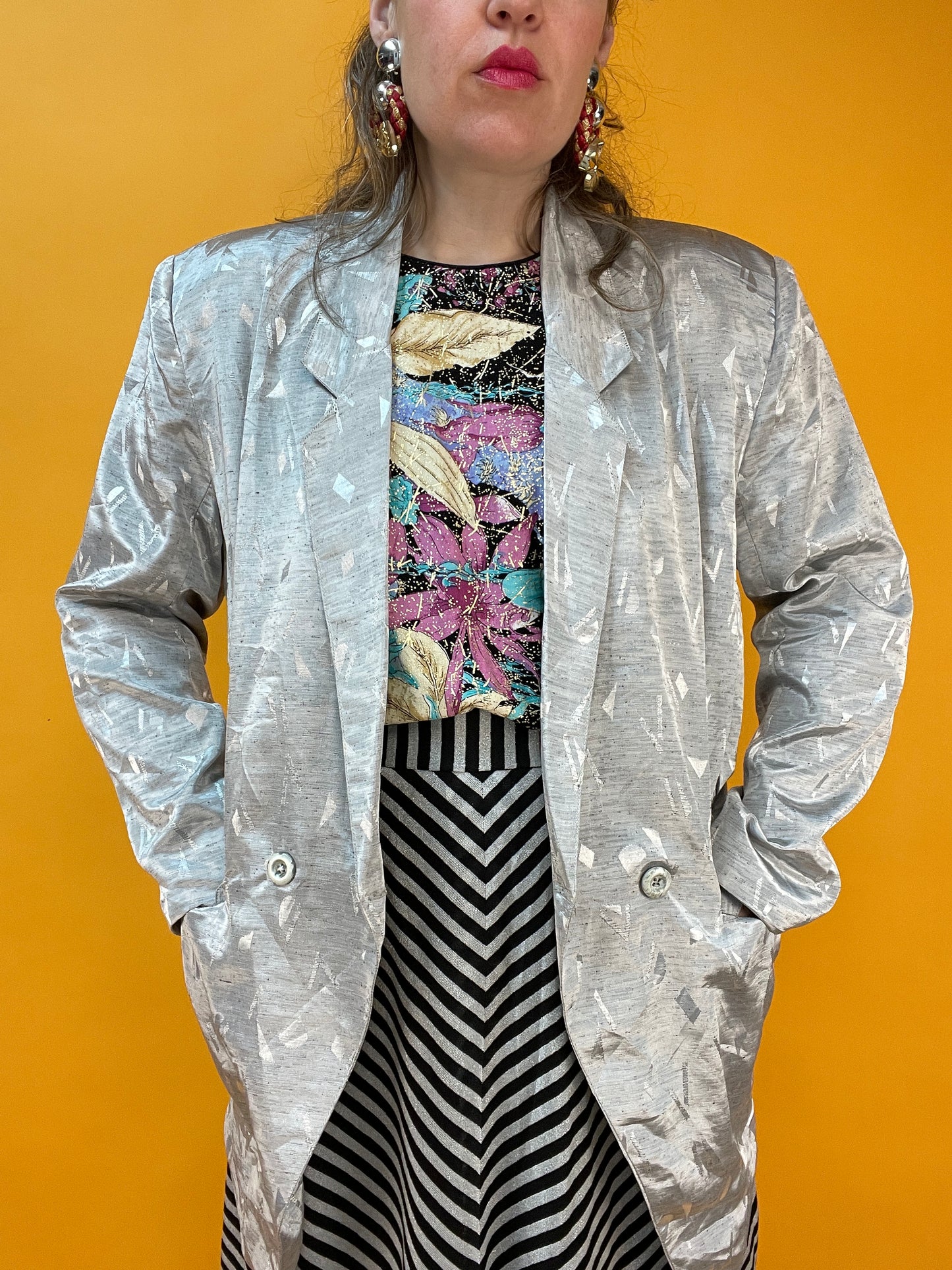 Silbern-schimmernder 80s Blazer mit glänzendem Webmuster