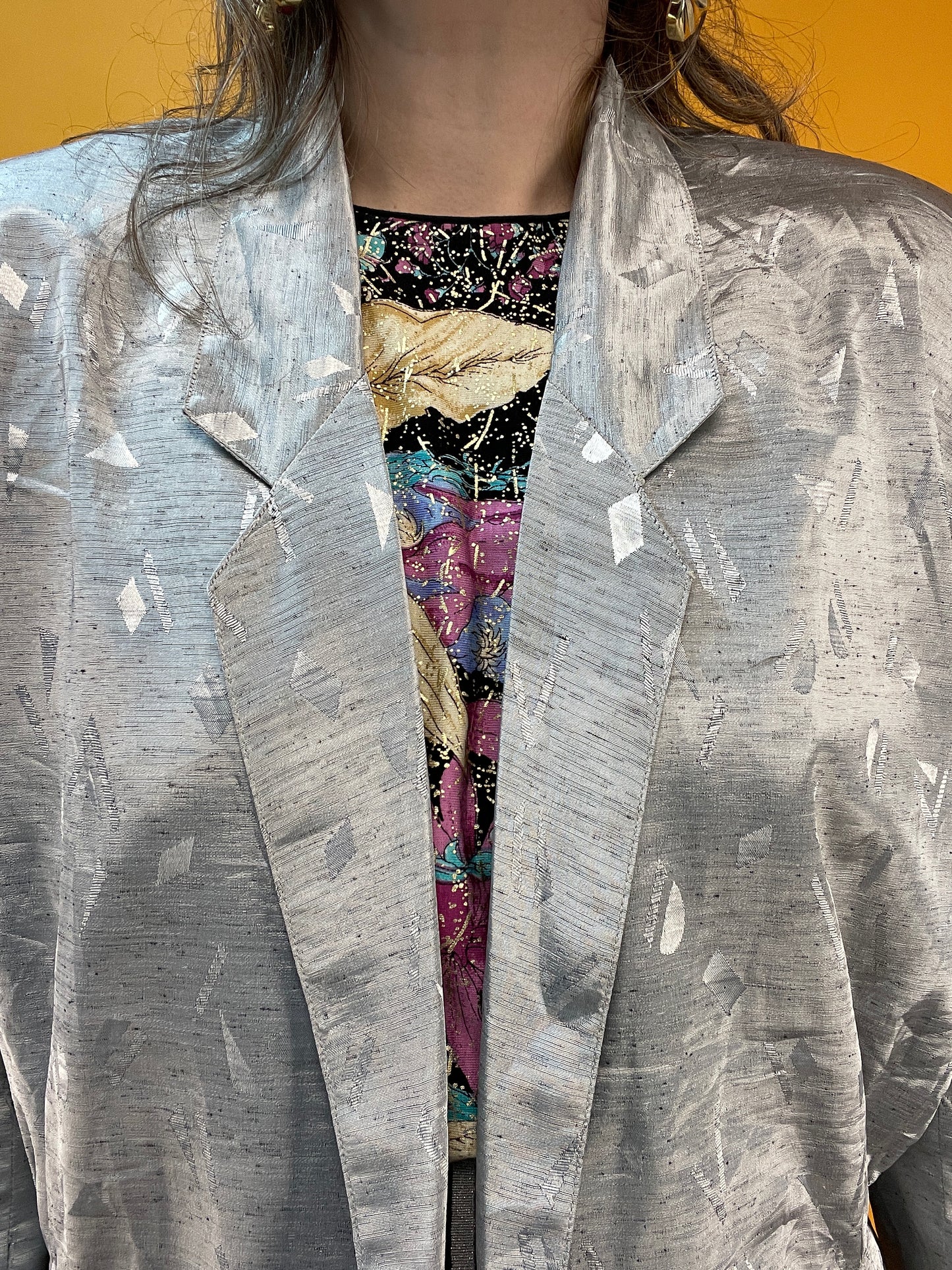 Silbern-schimmernder 80s Blazer mit glänzendem Webmuster