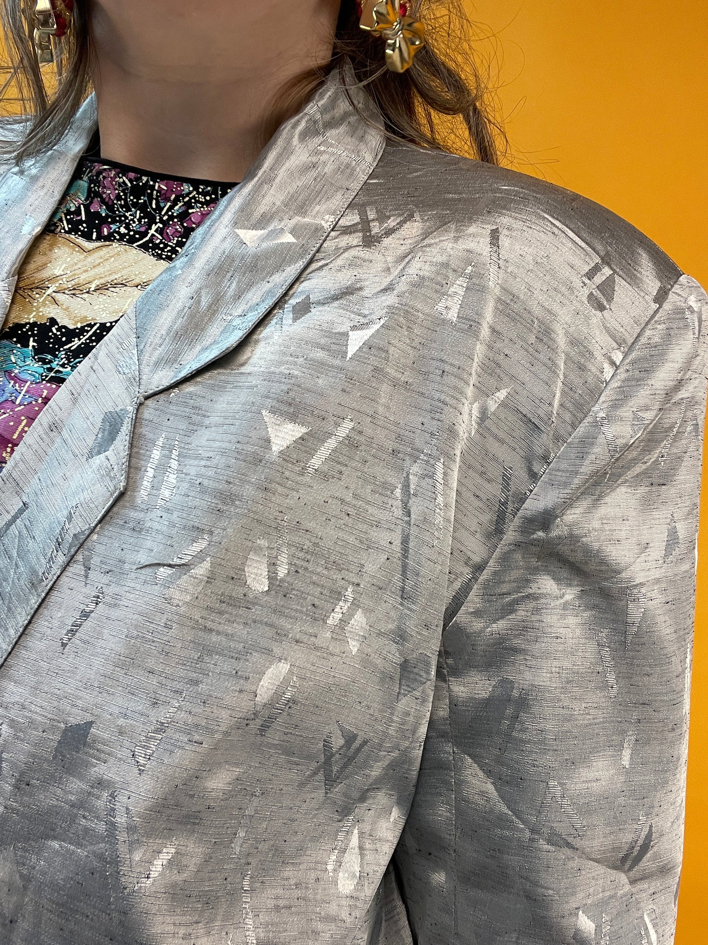 Silbern-schimmernder 80s Blazer mit glänzendem Webmuster