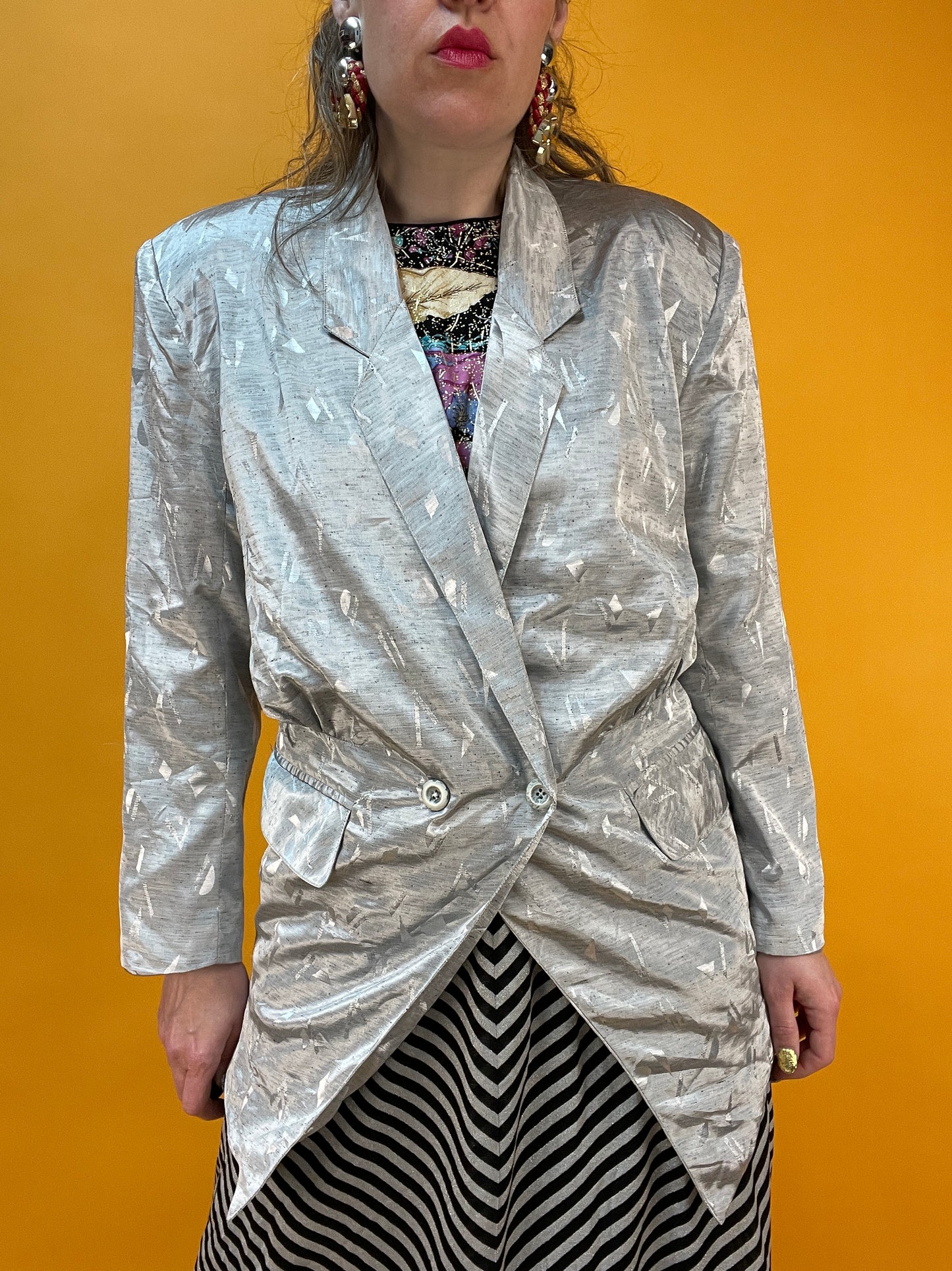Silbern-schimmernder 80s Blazer mit glänzendem Webmuster