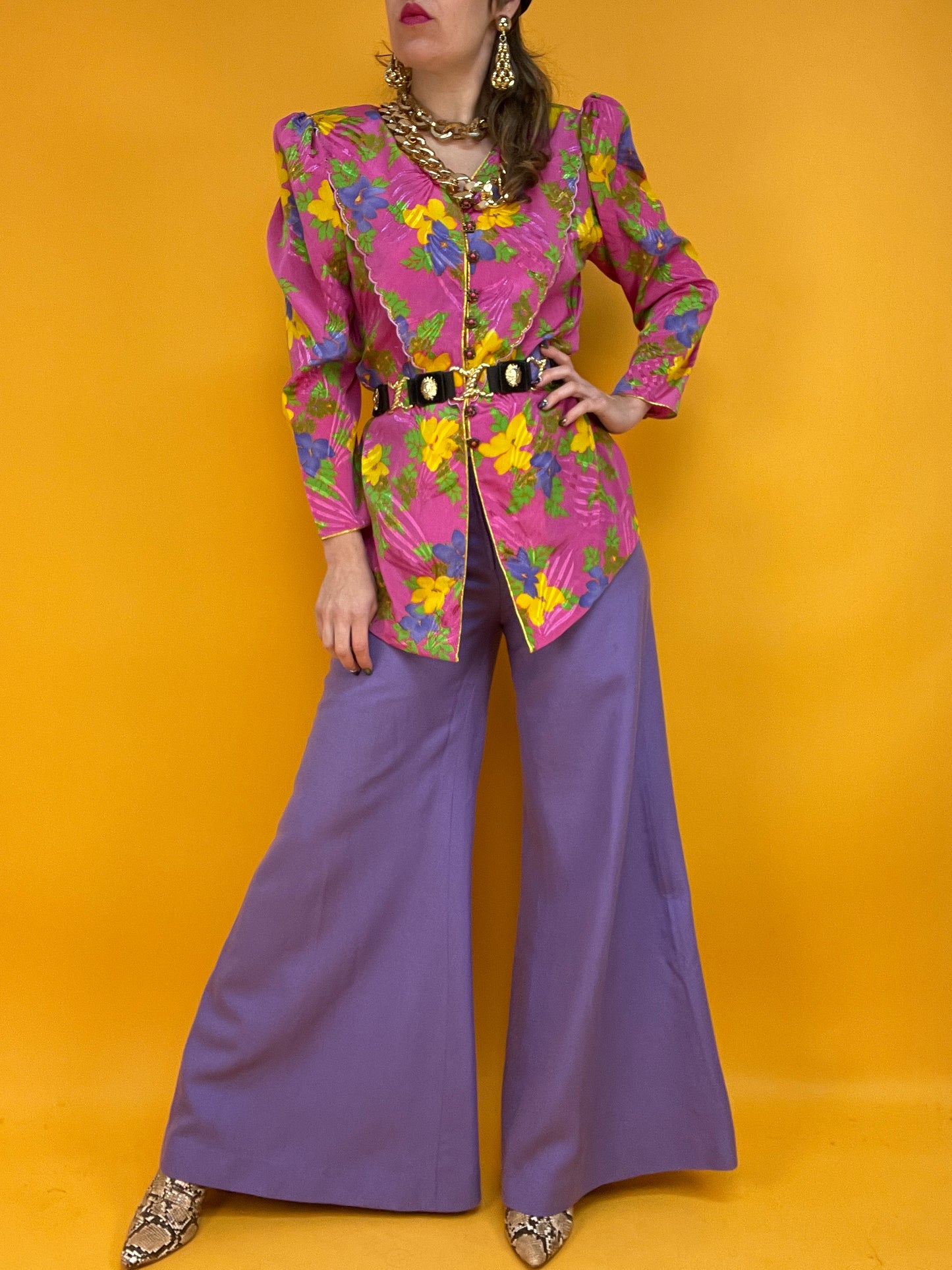 Farbenfrohe 70s Bluse mit Neon Blumenprint