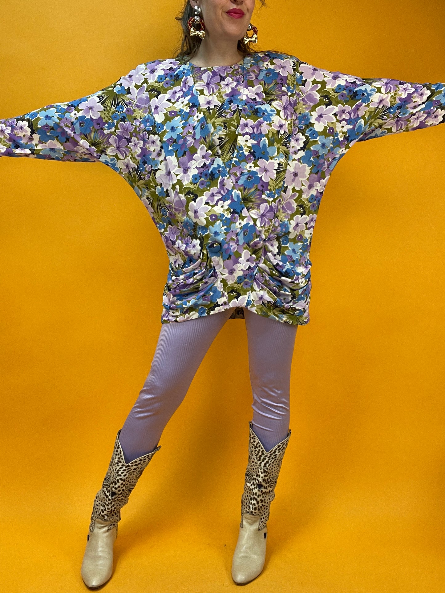 Famose 80s Longblusenkleid mit Blumenprint und Fledermausärmeln