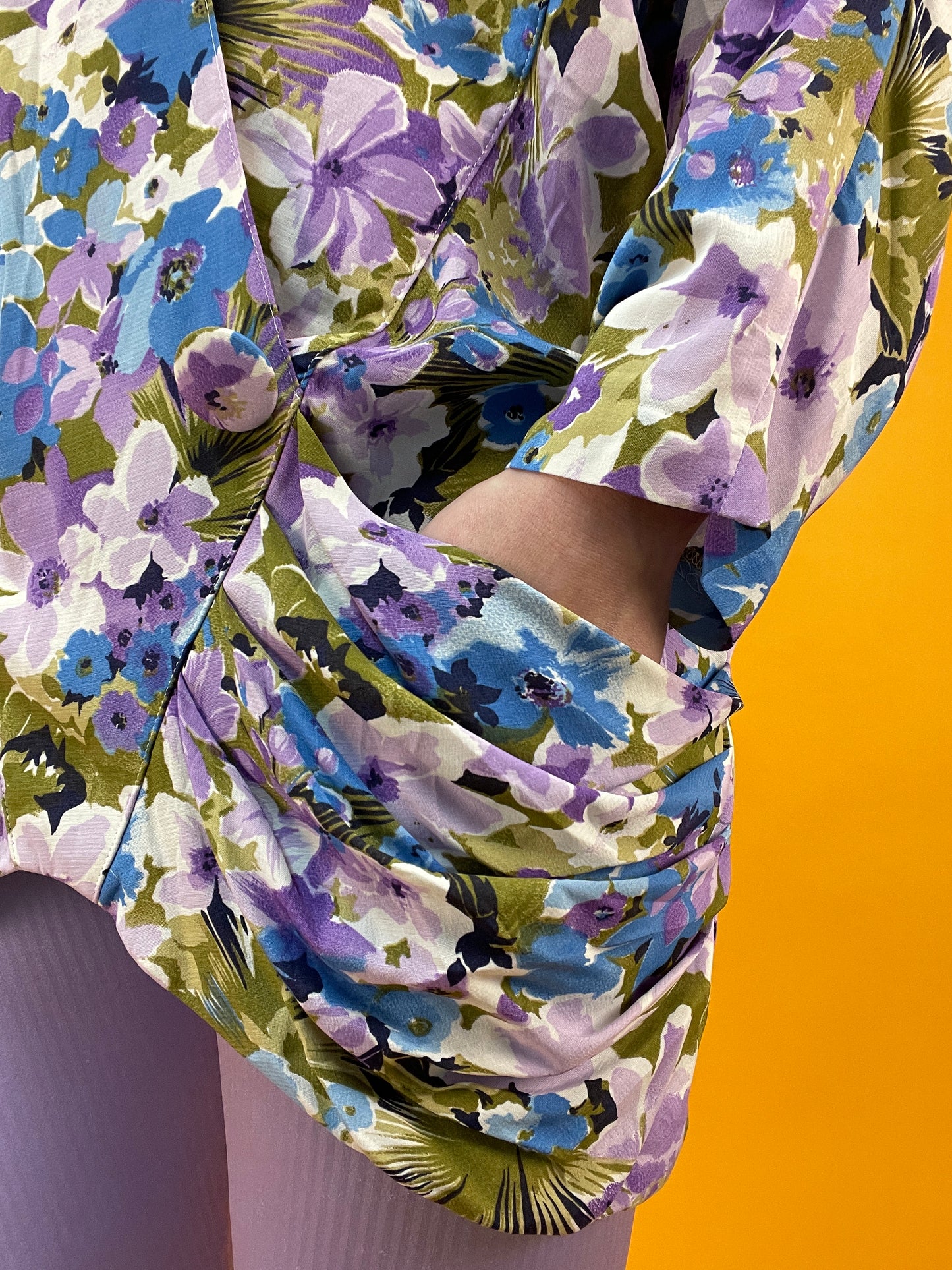 Famose 80s Longblusenkleid mit Blumenprint und Fledermausärmeln