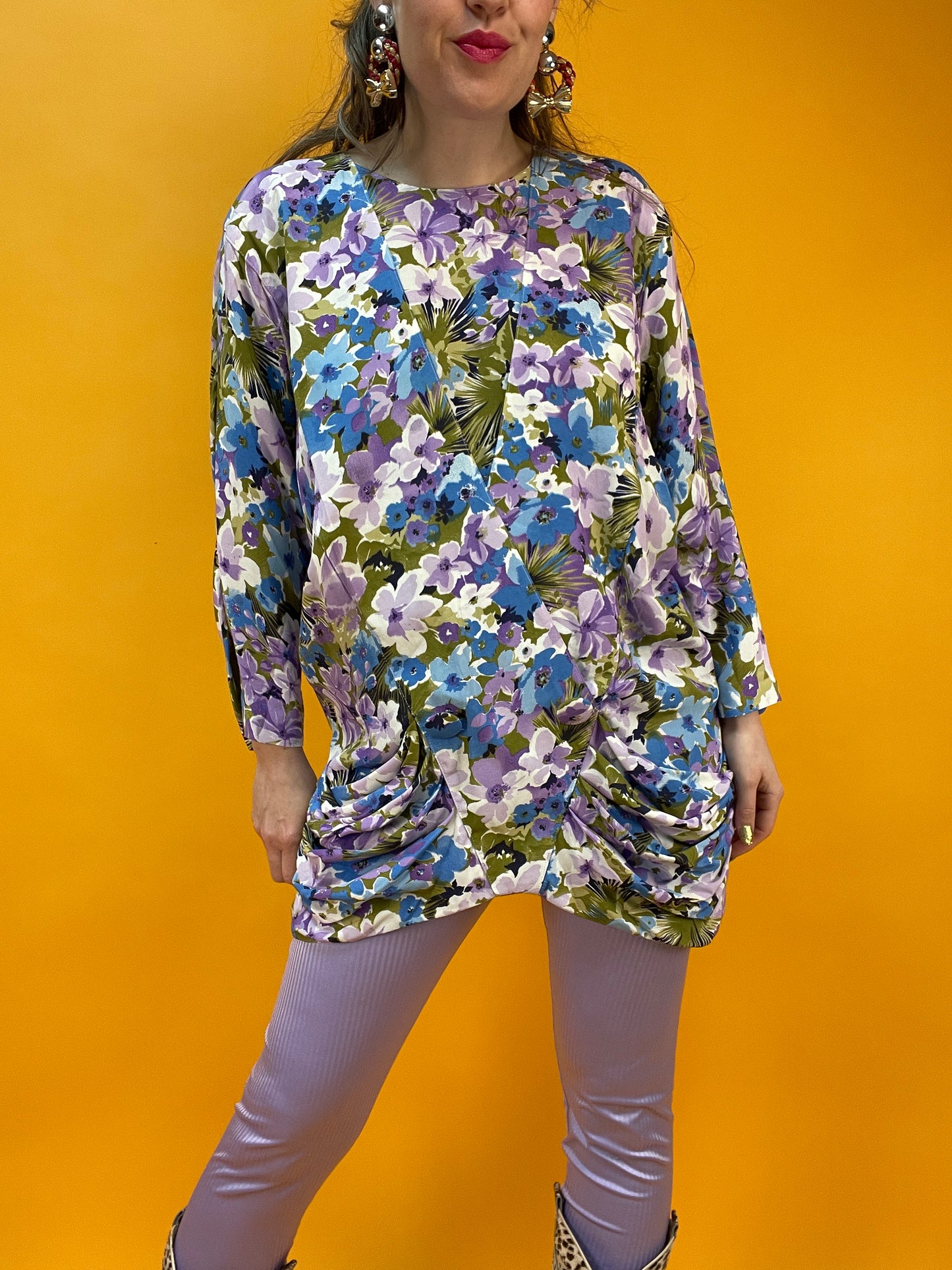 Famose 80s Longblusenkleid mit Blumenprint und Fledermausärmeln