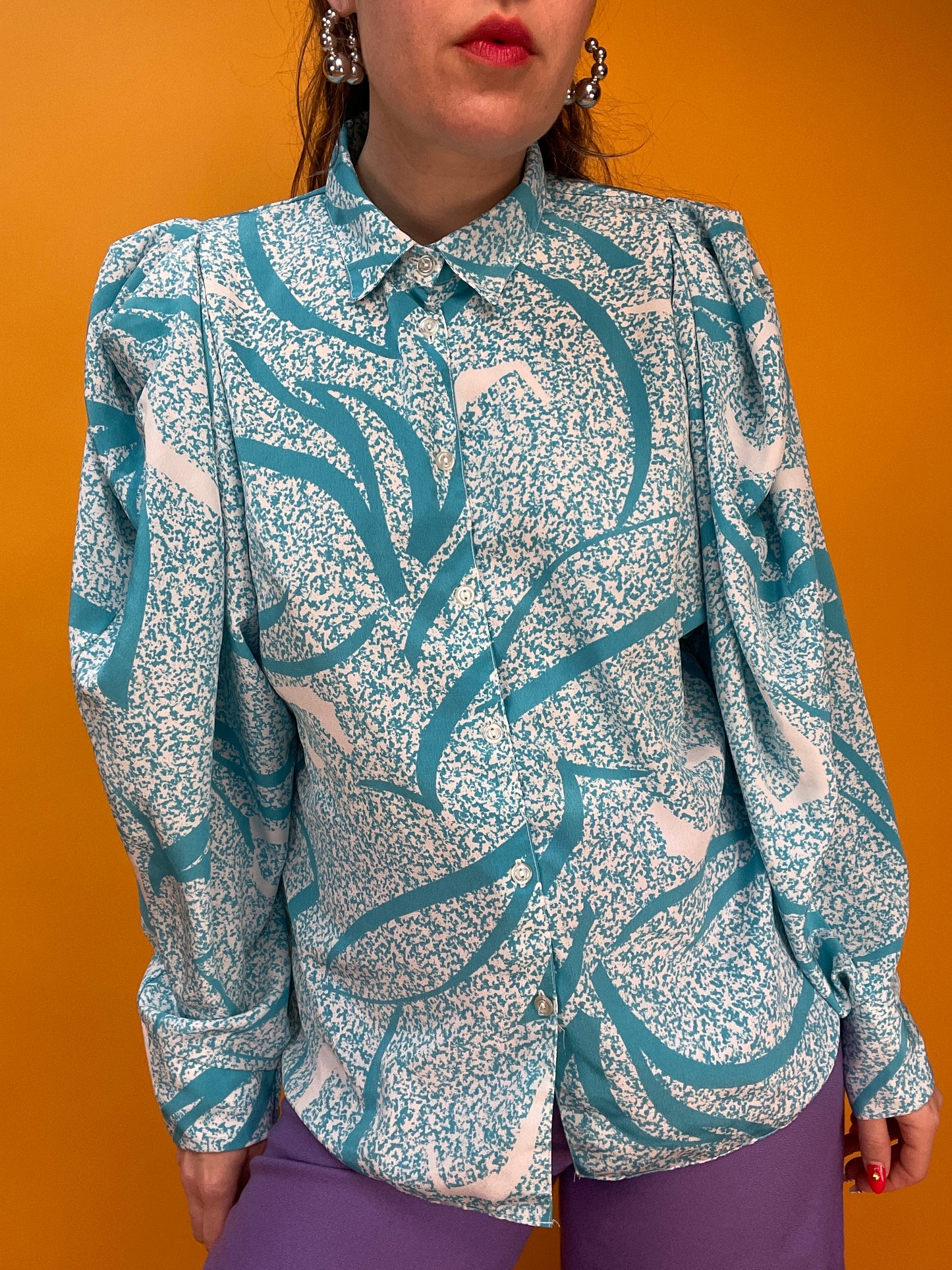 80s Powerbluse mit extraweiten Faltenärmeln