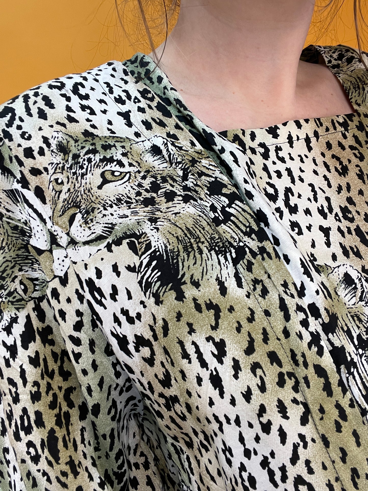 Animalprint Blusenshirt mit lässigen Rippbündchen
