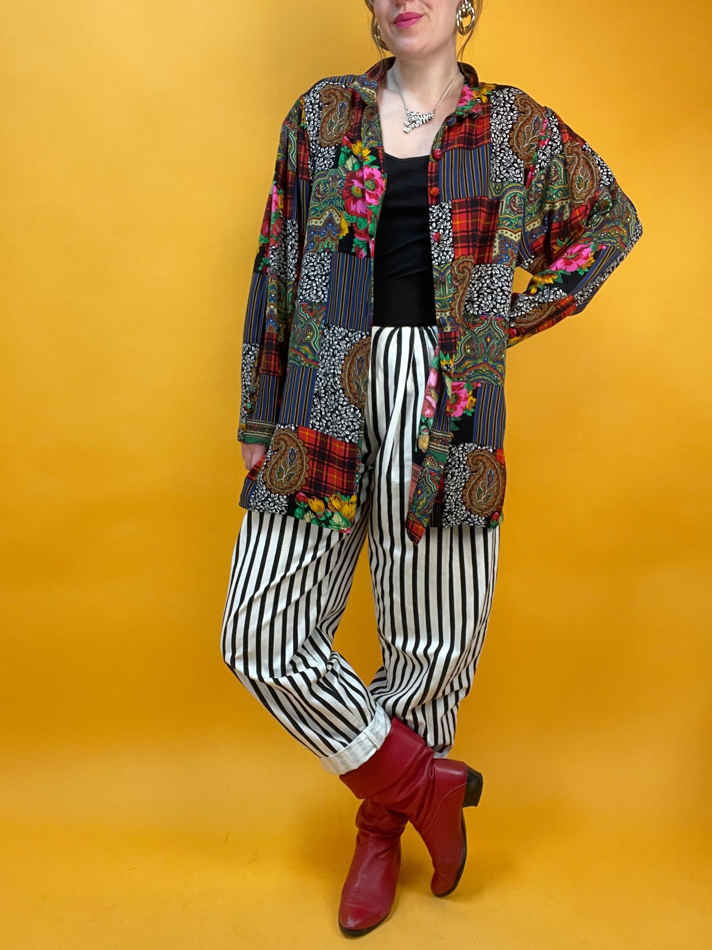 Famose 80s/90s Bluse mit fröhlichem Patternclash-Print