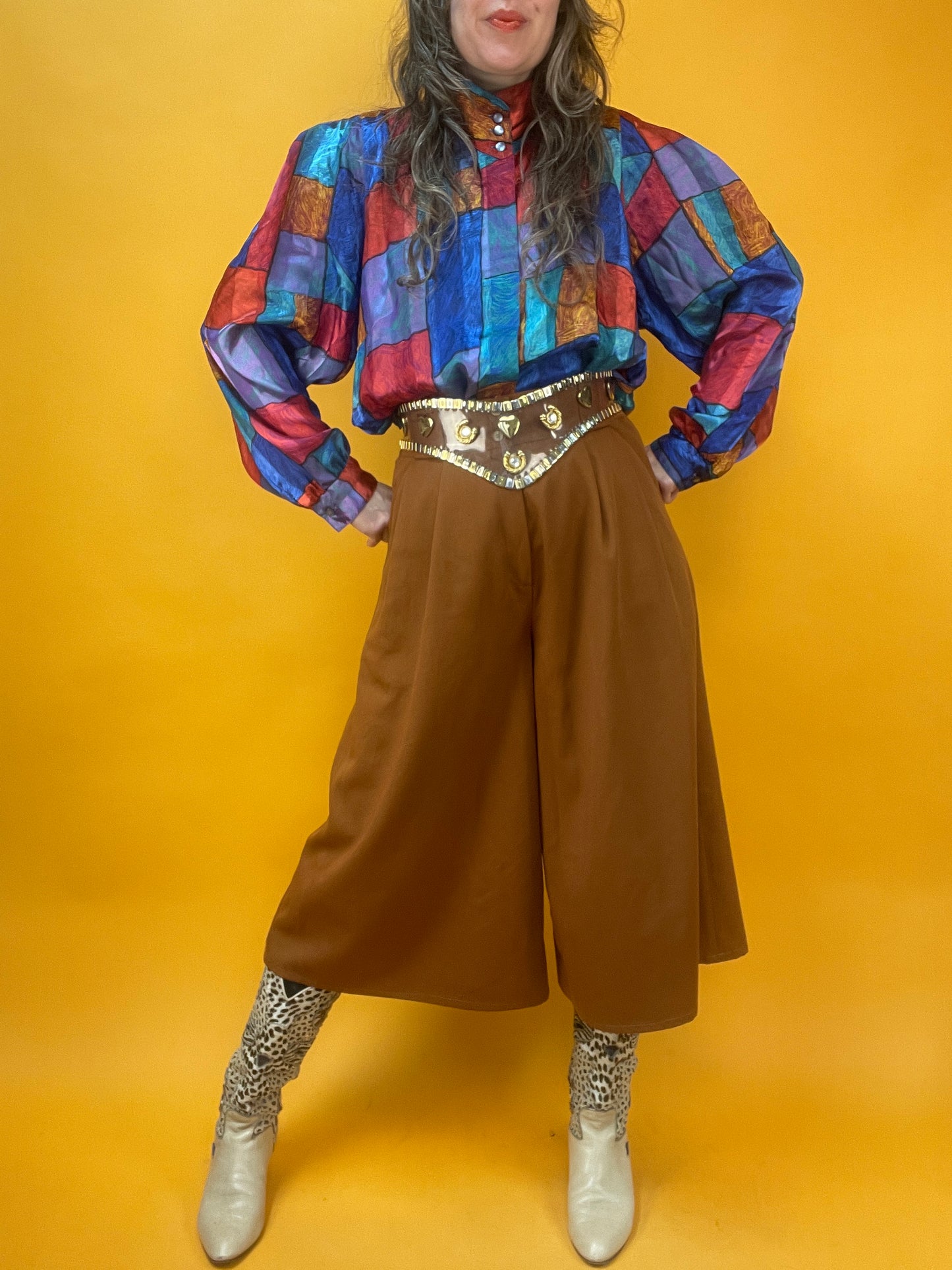 Buntgemusterte Handmade Bluse mit satinhaftem Glanz