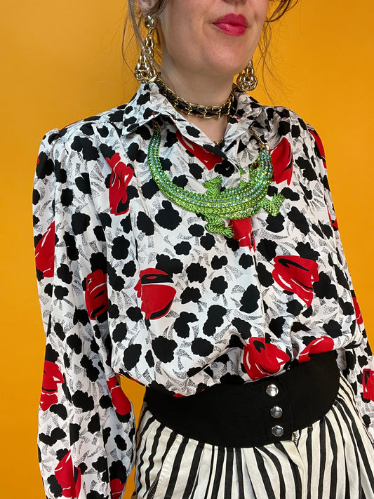 Monochromatic-Dramatic: Funky 80s Bluse mit supercoolem Blumenrint