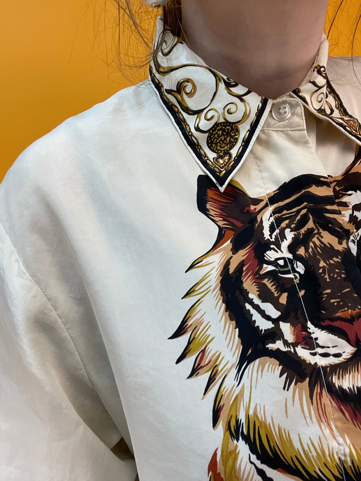 Exklusive Seidenbluse von Apart mit XXL Tiger