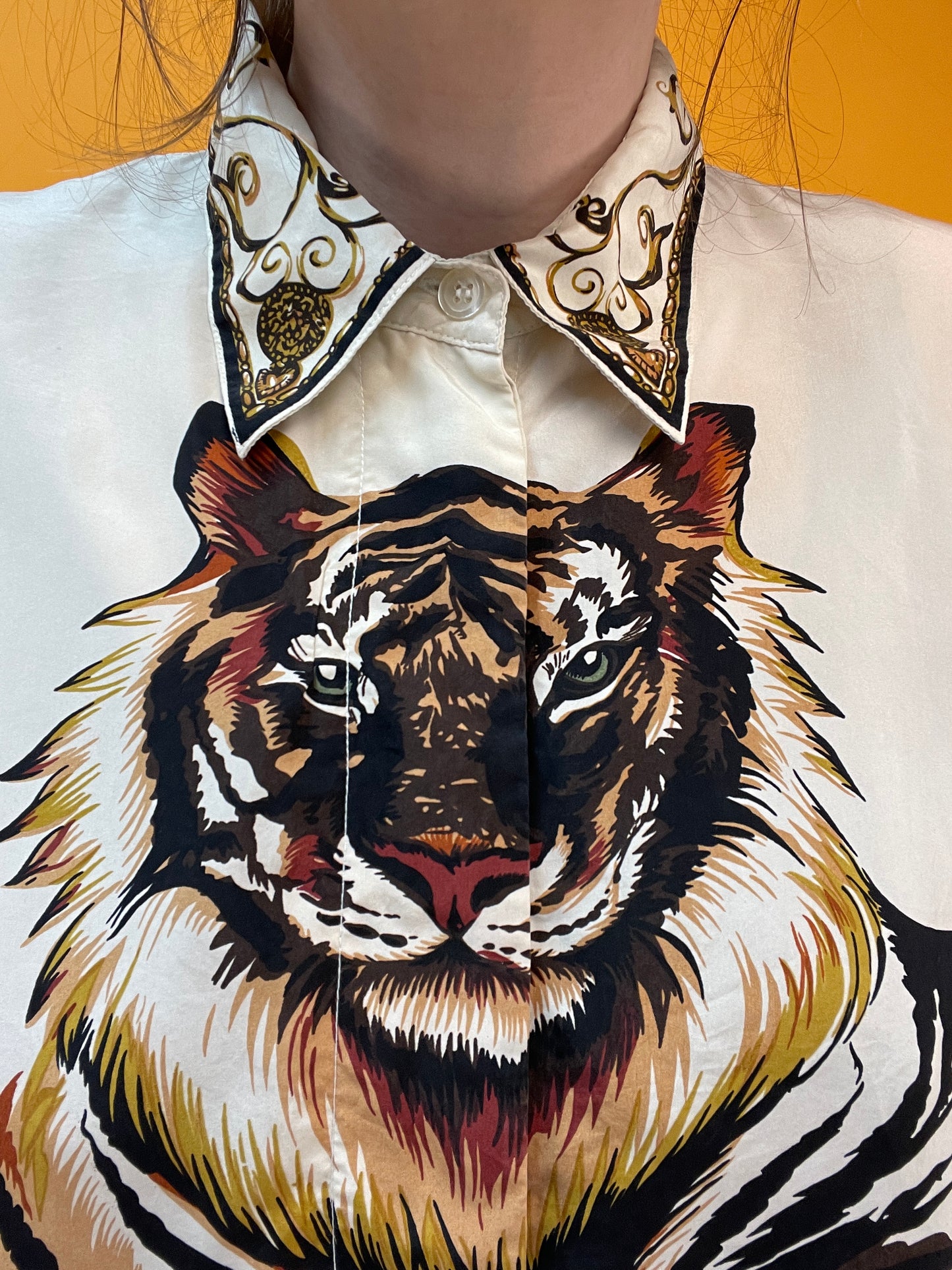 Exklusive Seidenbluse von Apart mit XXL Tiger