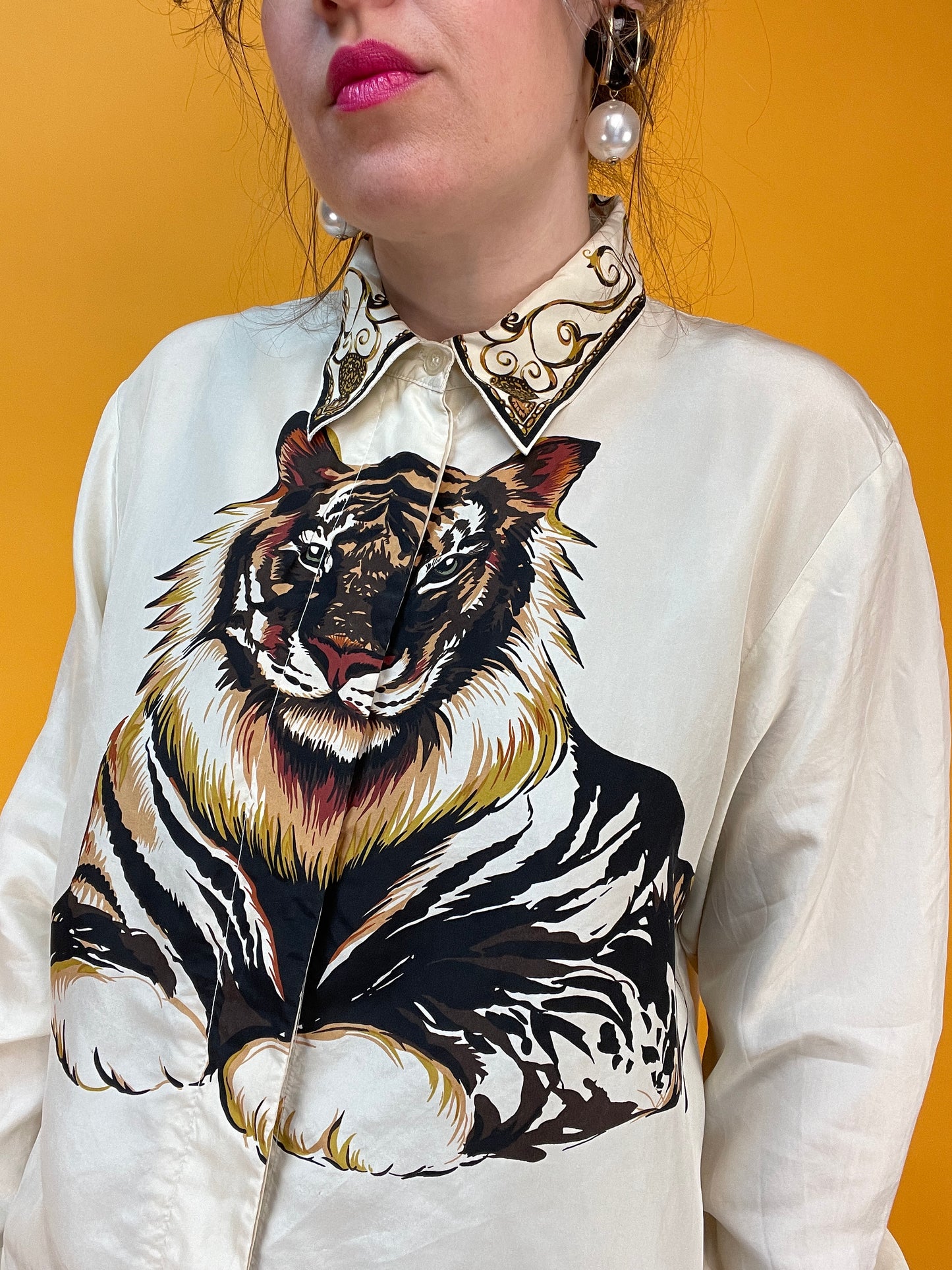 Exklusive Seidenbluse von Apart mit XXL Tiger