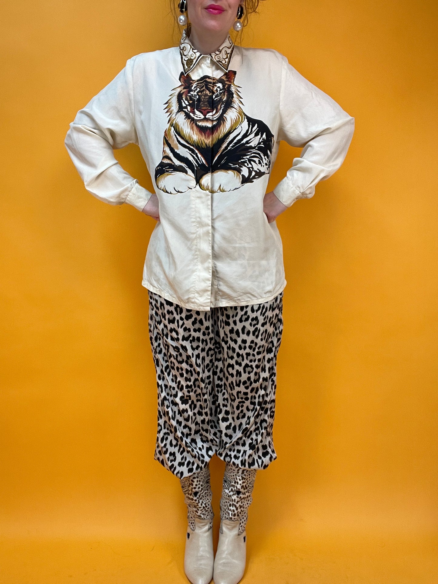 Exklusive Seidenbluse von Apart mit XXL Tiger