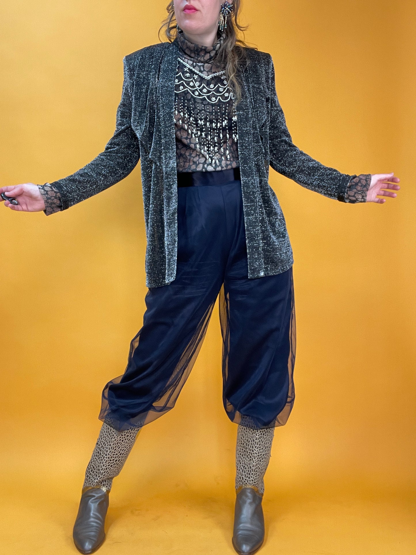 Silbernes Open Front Lurexshirt mit Volantkragen