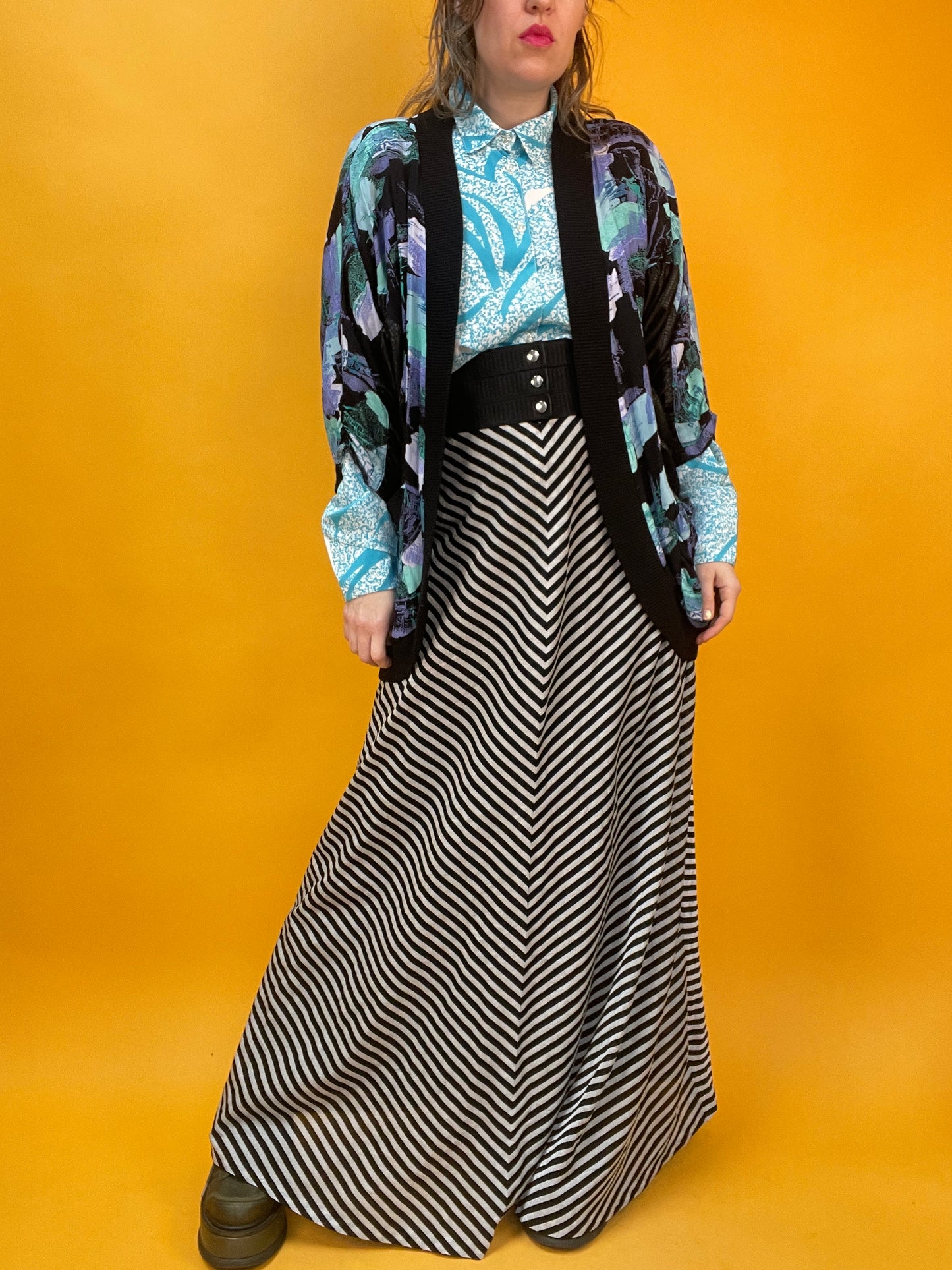 80s Open Front Blusenjäckchen mit Wetlook-Abstraktprint Patchwork