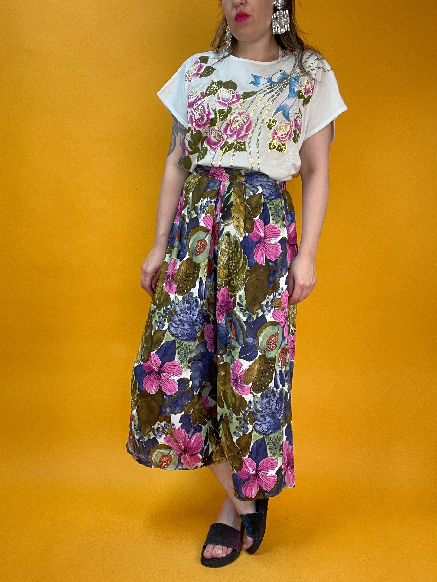 Sommerliche Culotte mit Hibiskus-Pfirsichprint