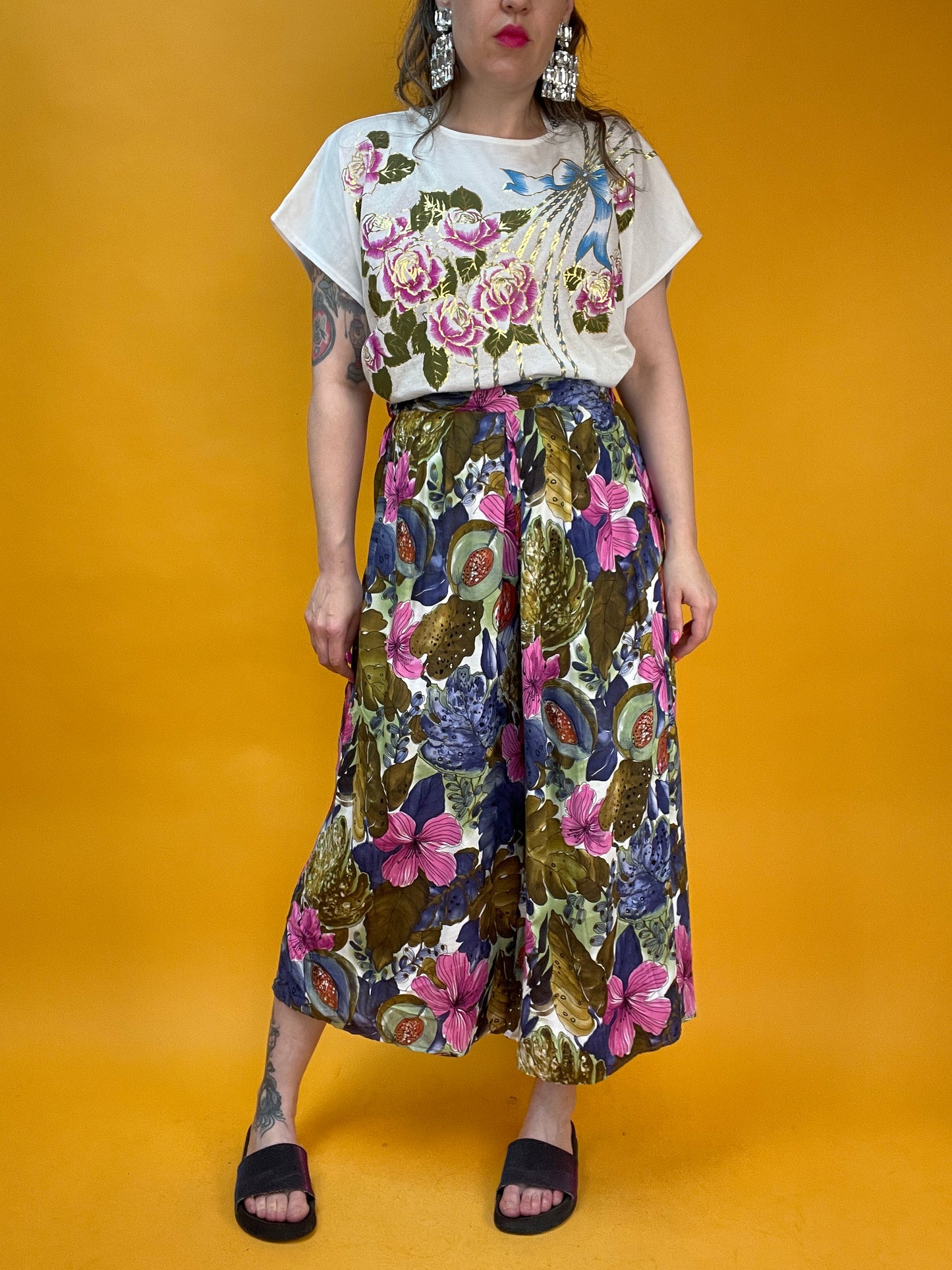 Sommerliche Culotte mit Hibiskus-Pfirsichprint