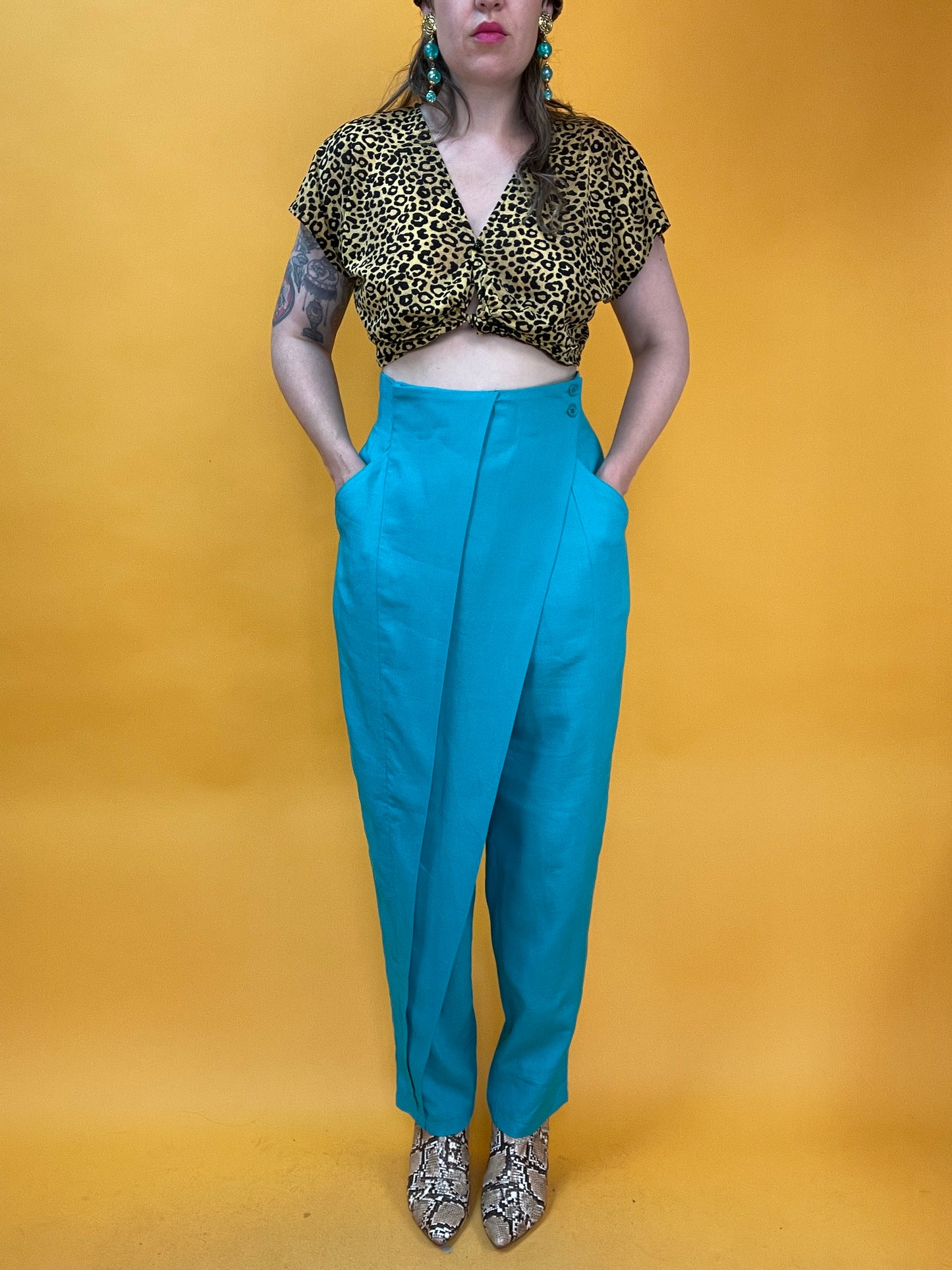 Extravagante Hose mit elegantem Faltenwurf