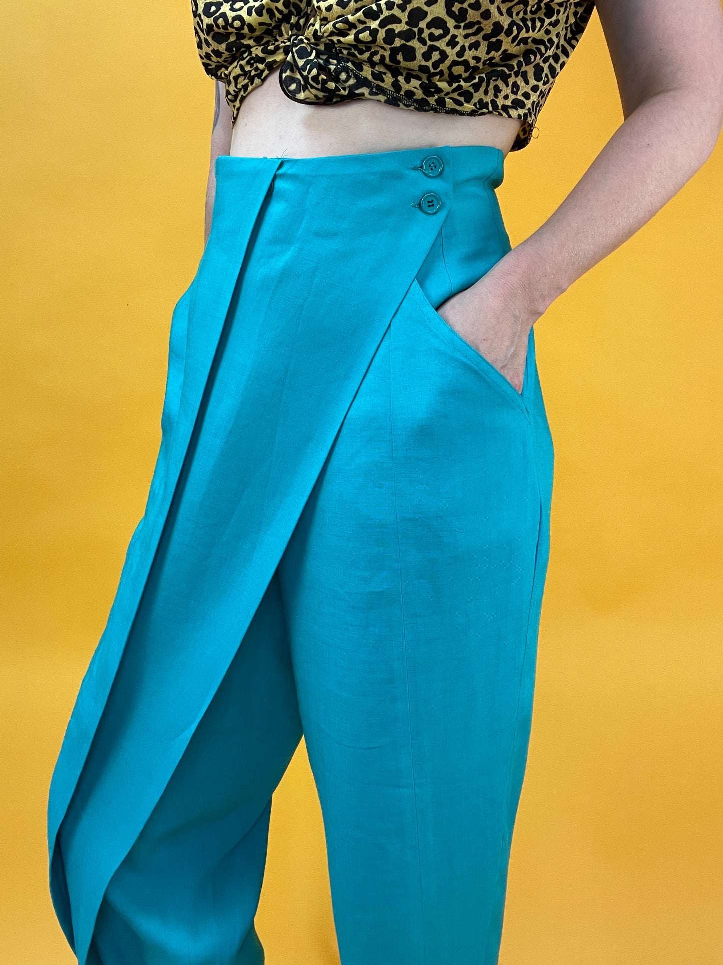 Extravagante Hose mit elegantem Faltenwurf