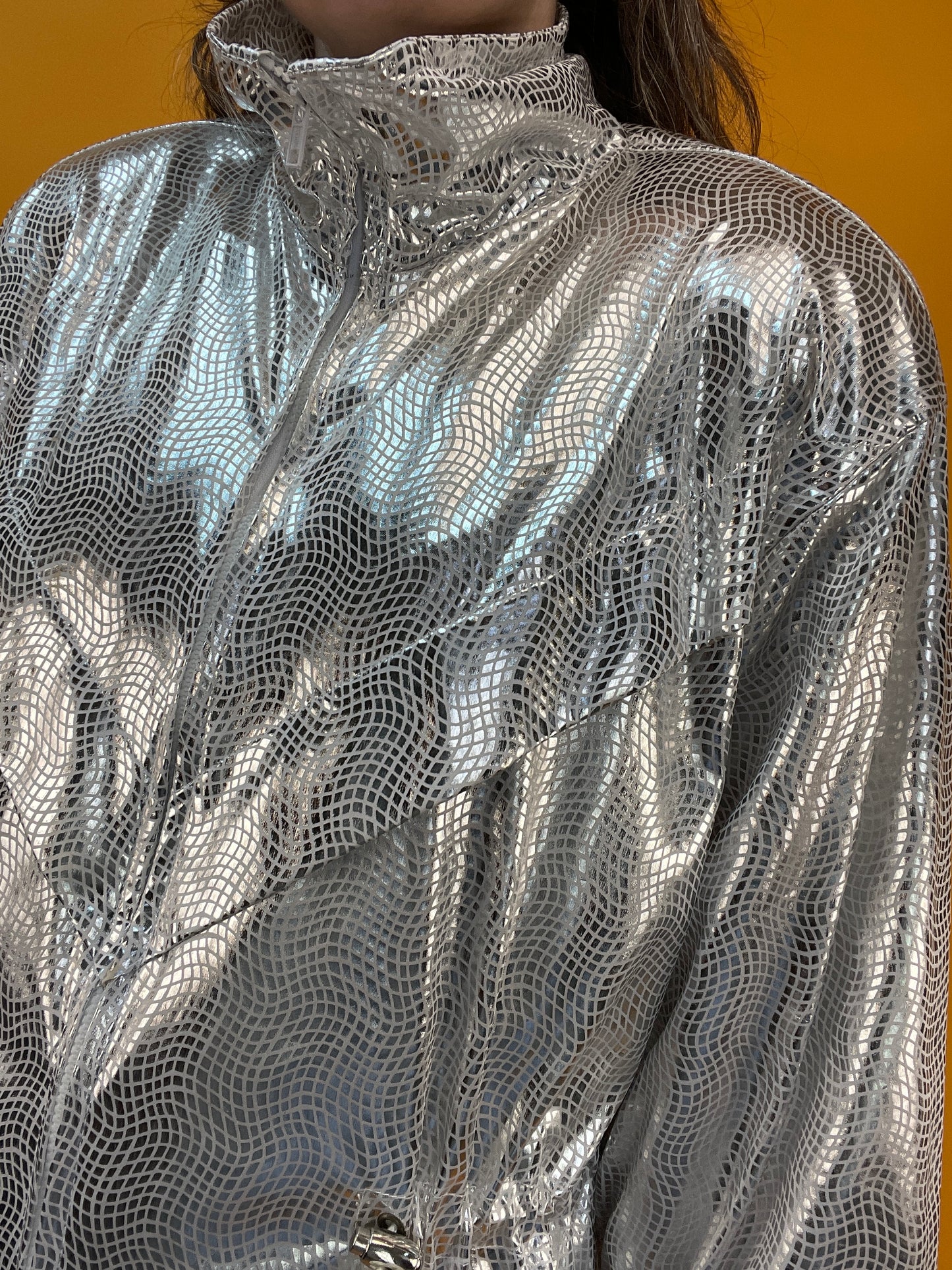 80s/90s Übergangsjacke in ultrastark glänzendem silbernem Discokugel-Print