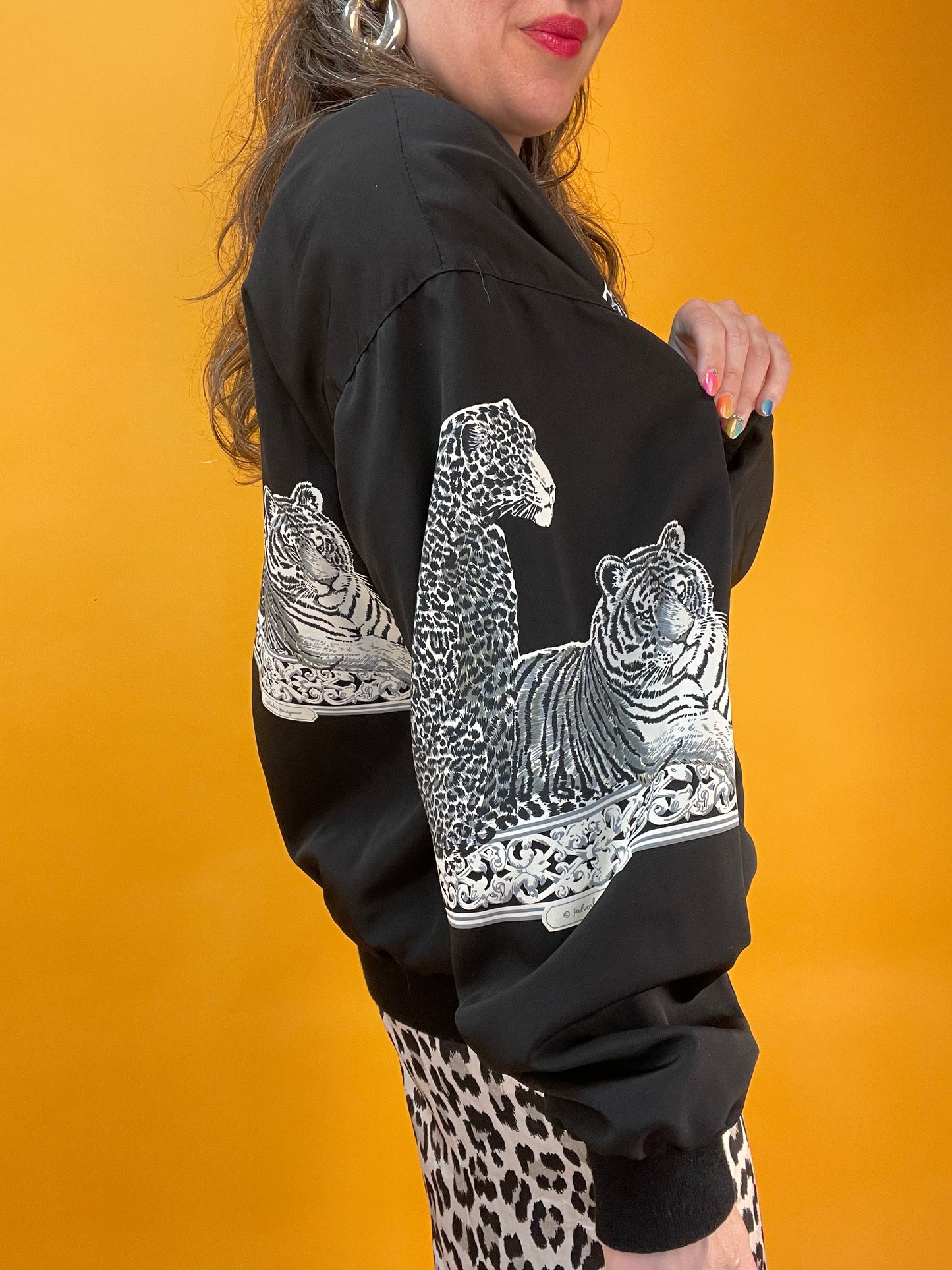 Dünner 80s Sommerblouson mit großen Tigern und Leoparden