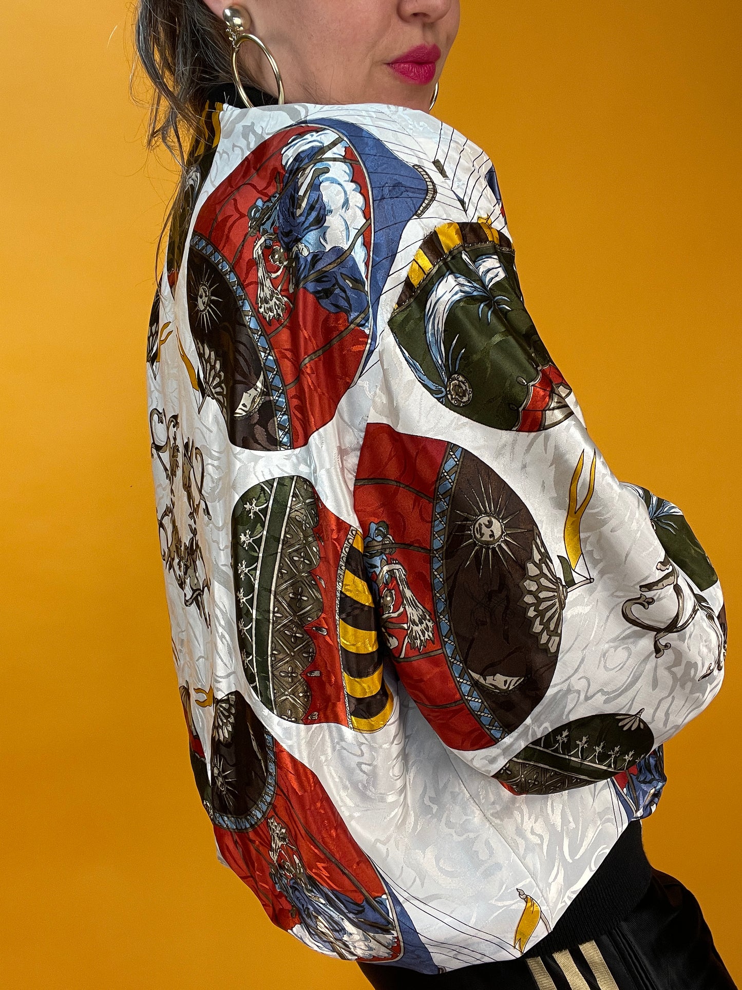 Famos glänzende 80s/90s Blousonjacke mit supercoolem Ballonprint