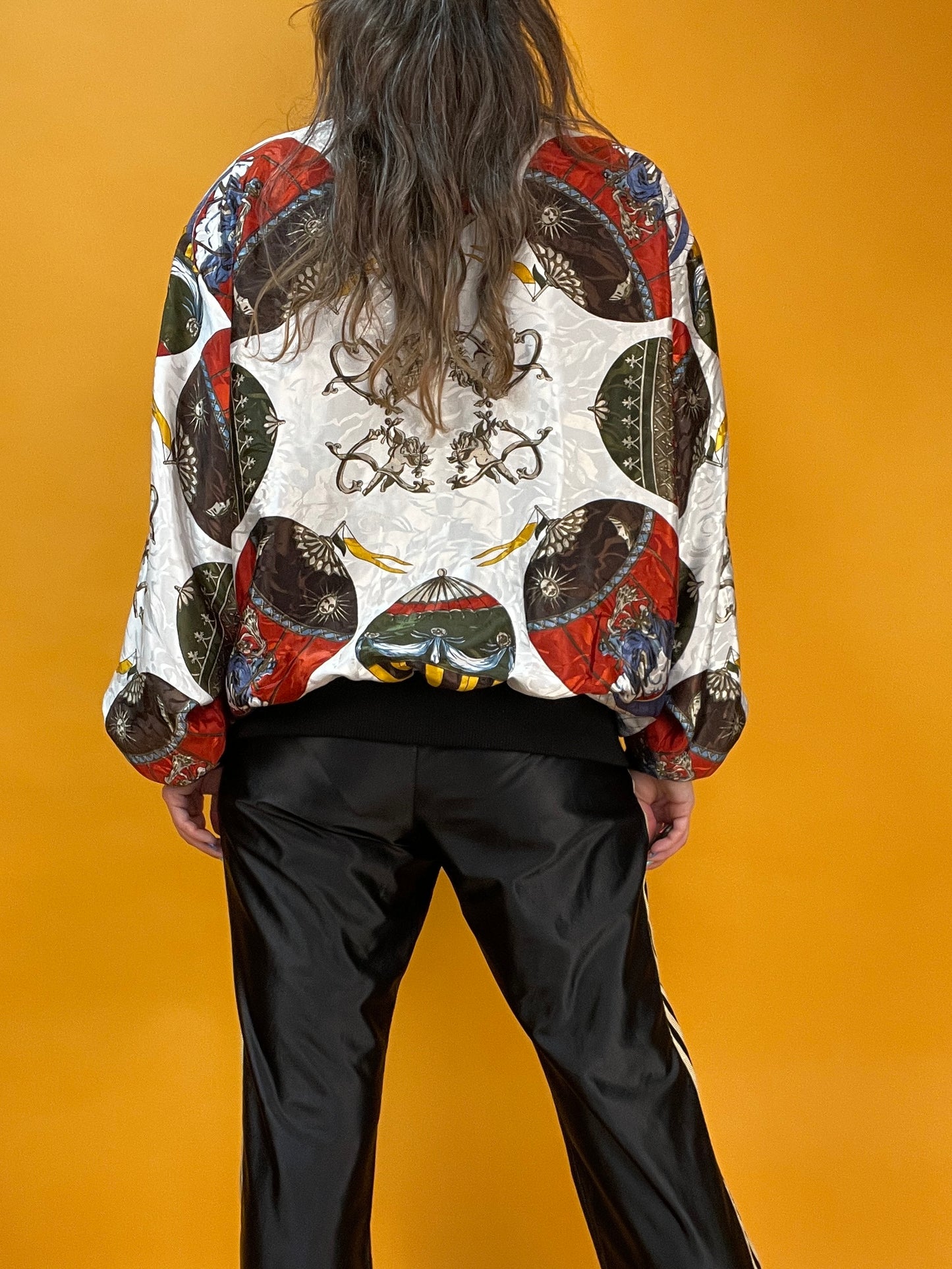 Famos glänzende 80s/90s Blousonjacke mit supercoolem Ballonprint