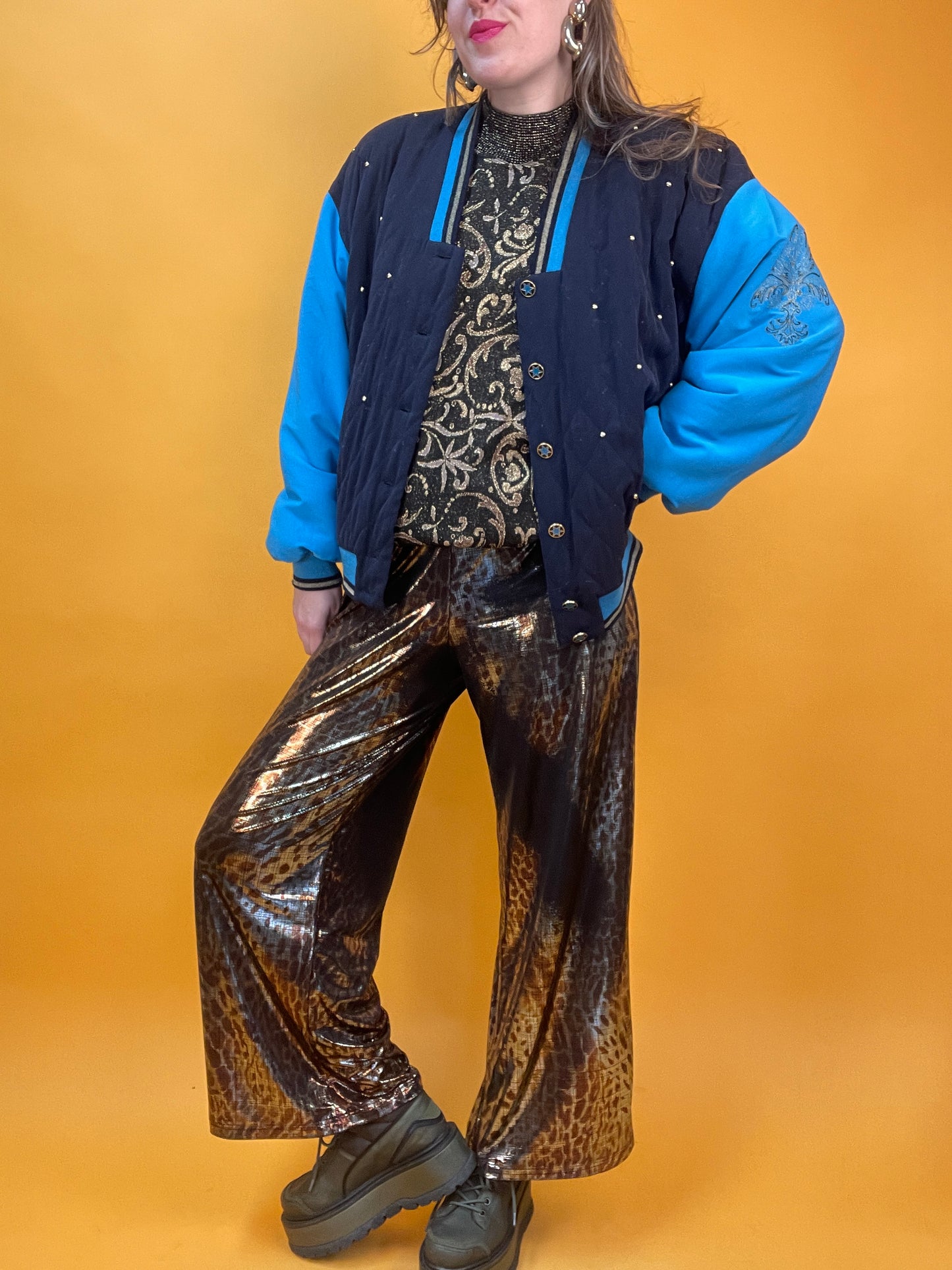 Supergemütlich wattierte Blousonjacke von Fink Modell mit Nieten und Glitzerbündchen