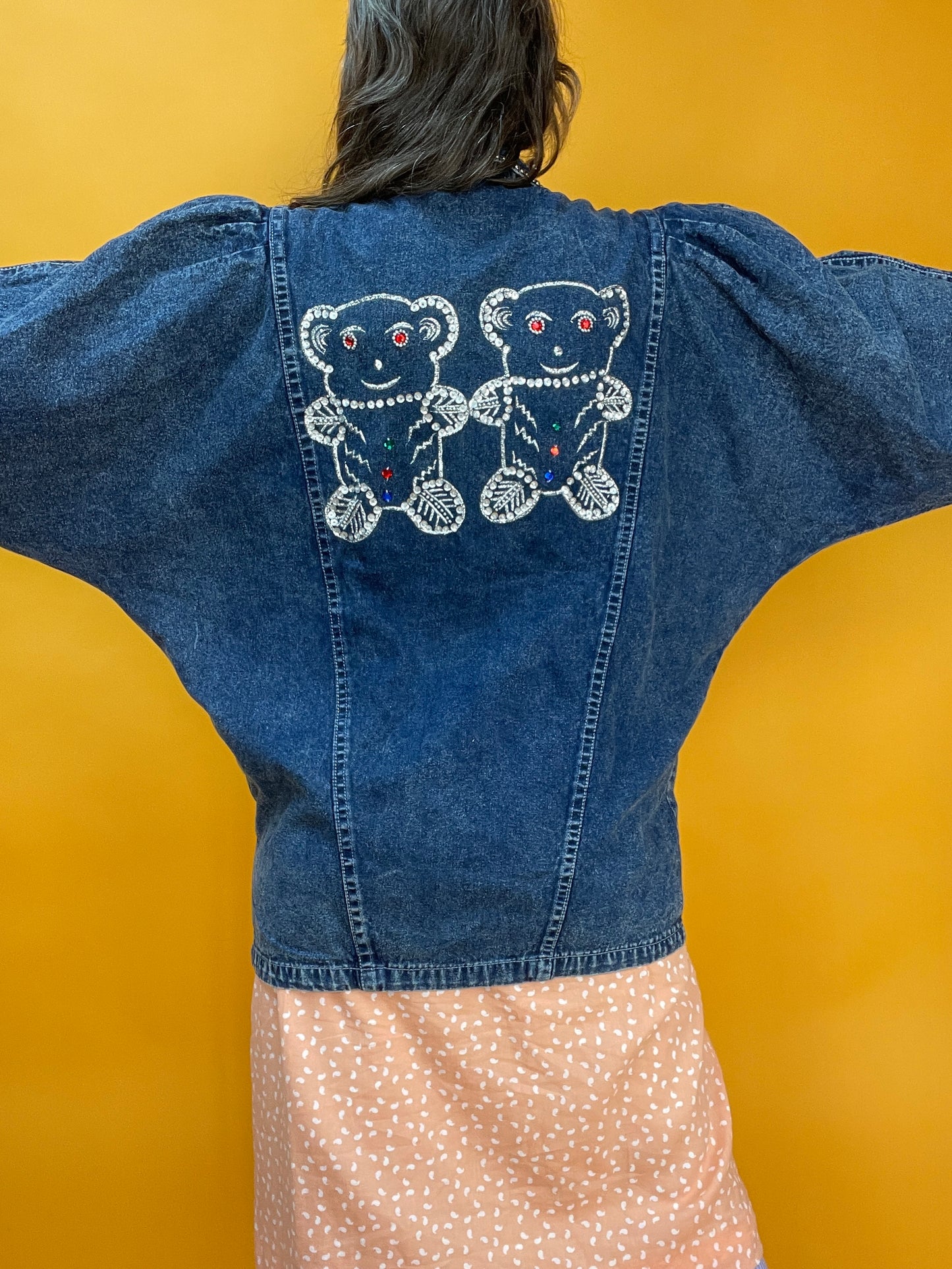 80s Denimjacke mit verrückter Bärchen-Bestickung aus Pailletten