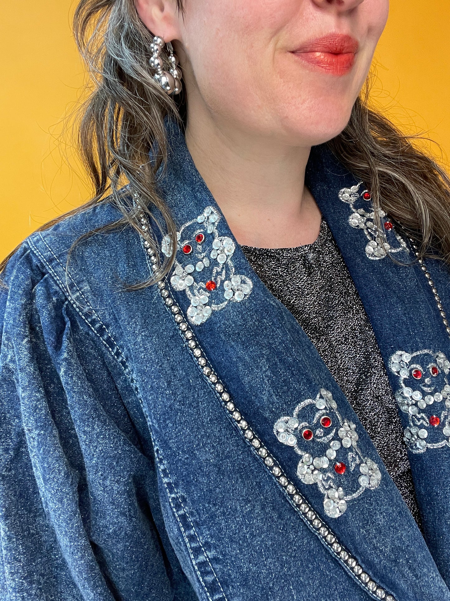 80s Denimjacke mit verrückter Bärchen-Bestickung aus Pailletten