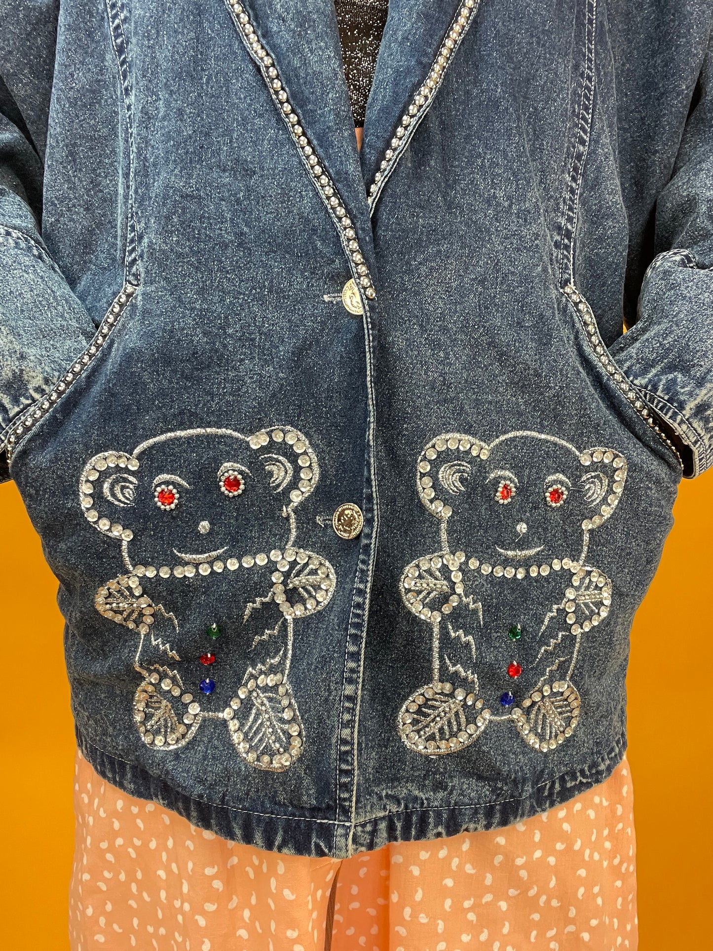 80s Denimjacke mit verrückter Bärchen-Bestickung aus Pailletten