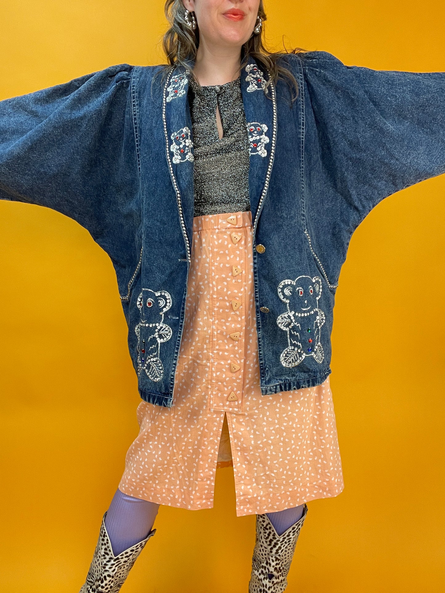 80s Denimjacke mit verrückter Bärchen-Bestickung aus Pailletten