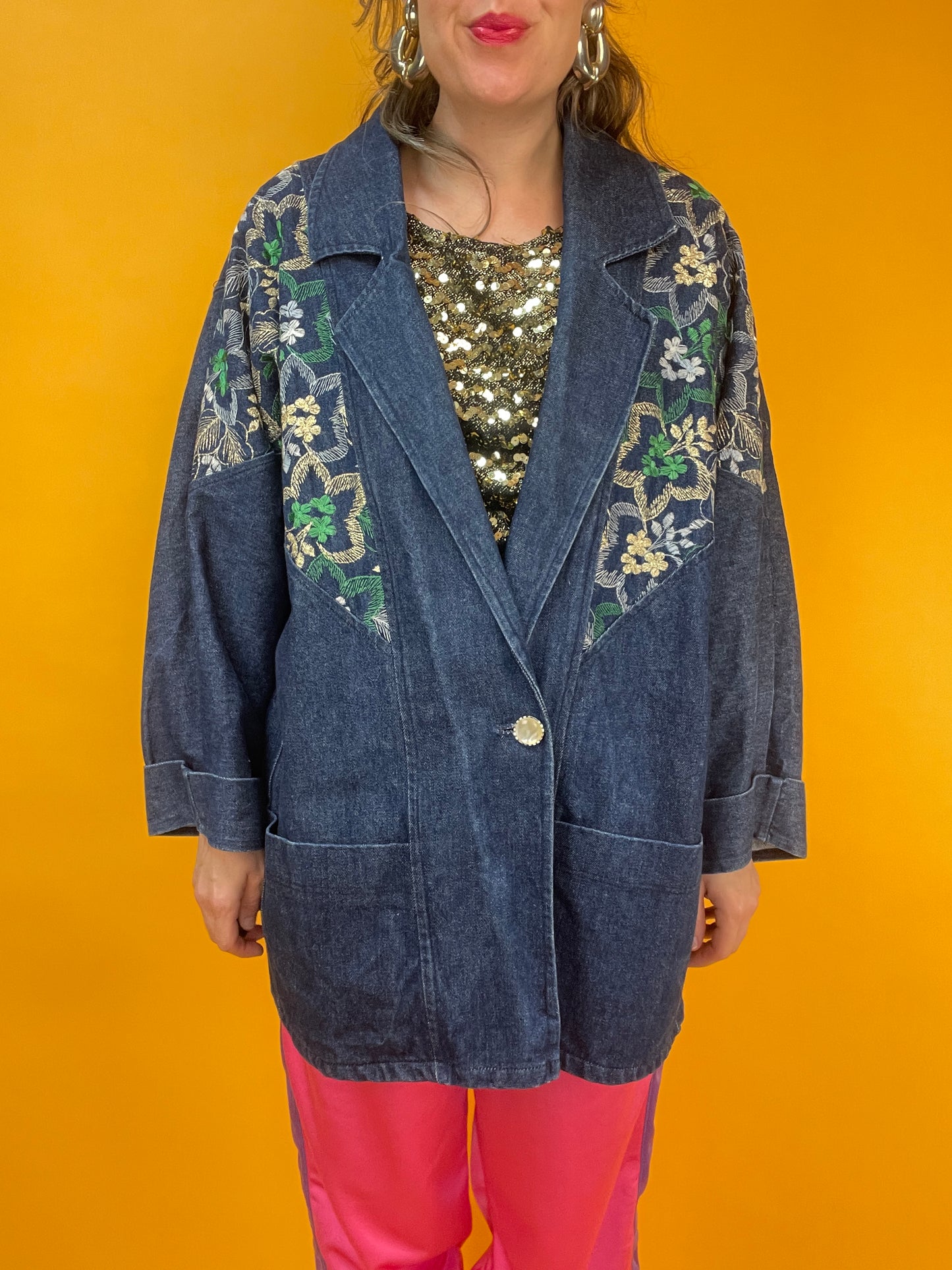 Dünne 80s Jeansjacke mit goldglänzender Blumenbestickung