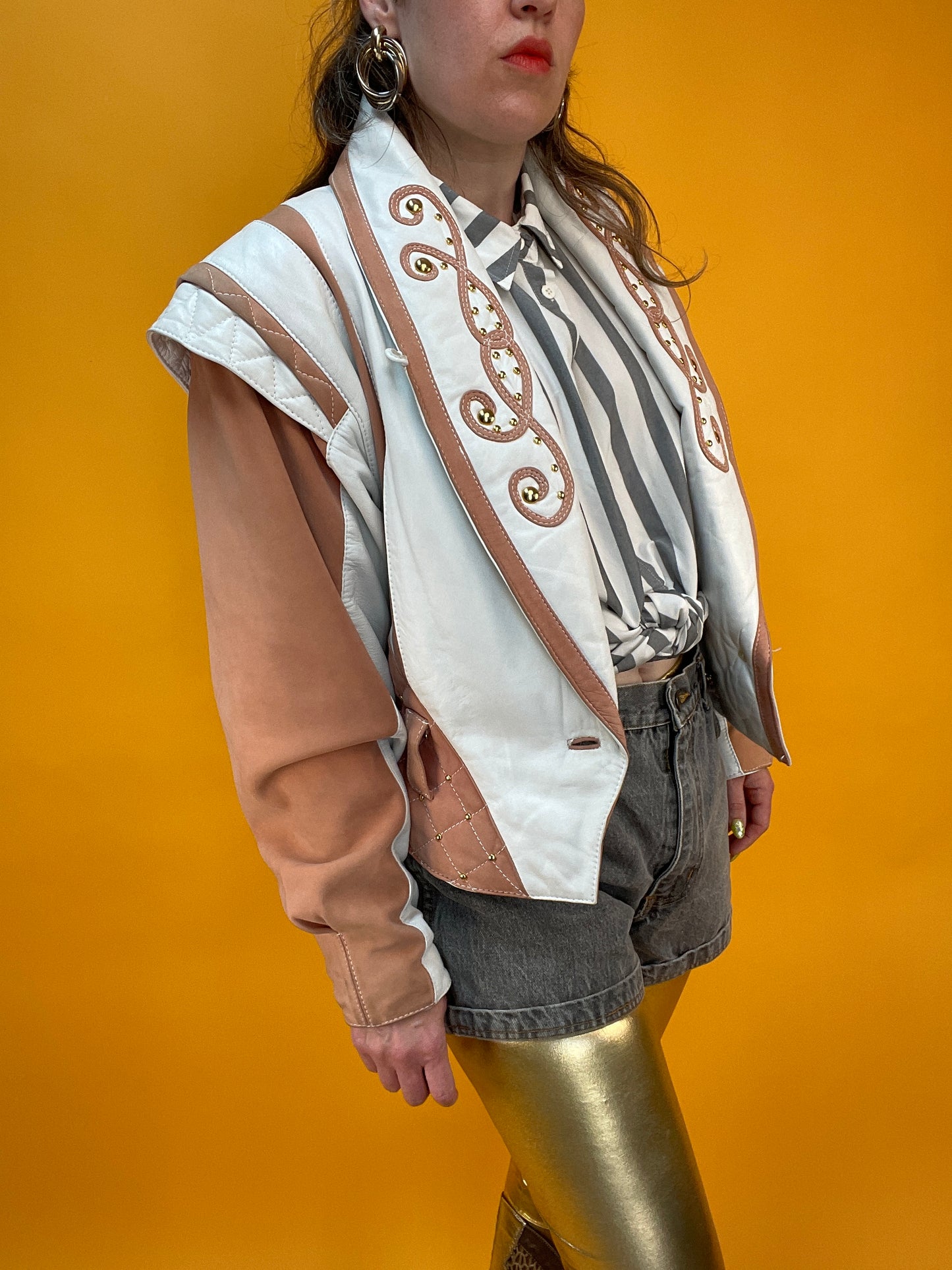 Roséfarbene 80s Patchwork-Lederjacke im edgy Bikerstil