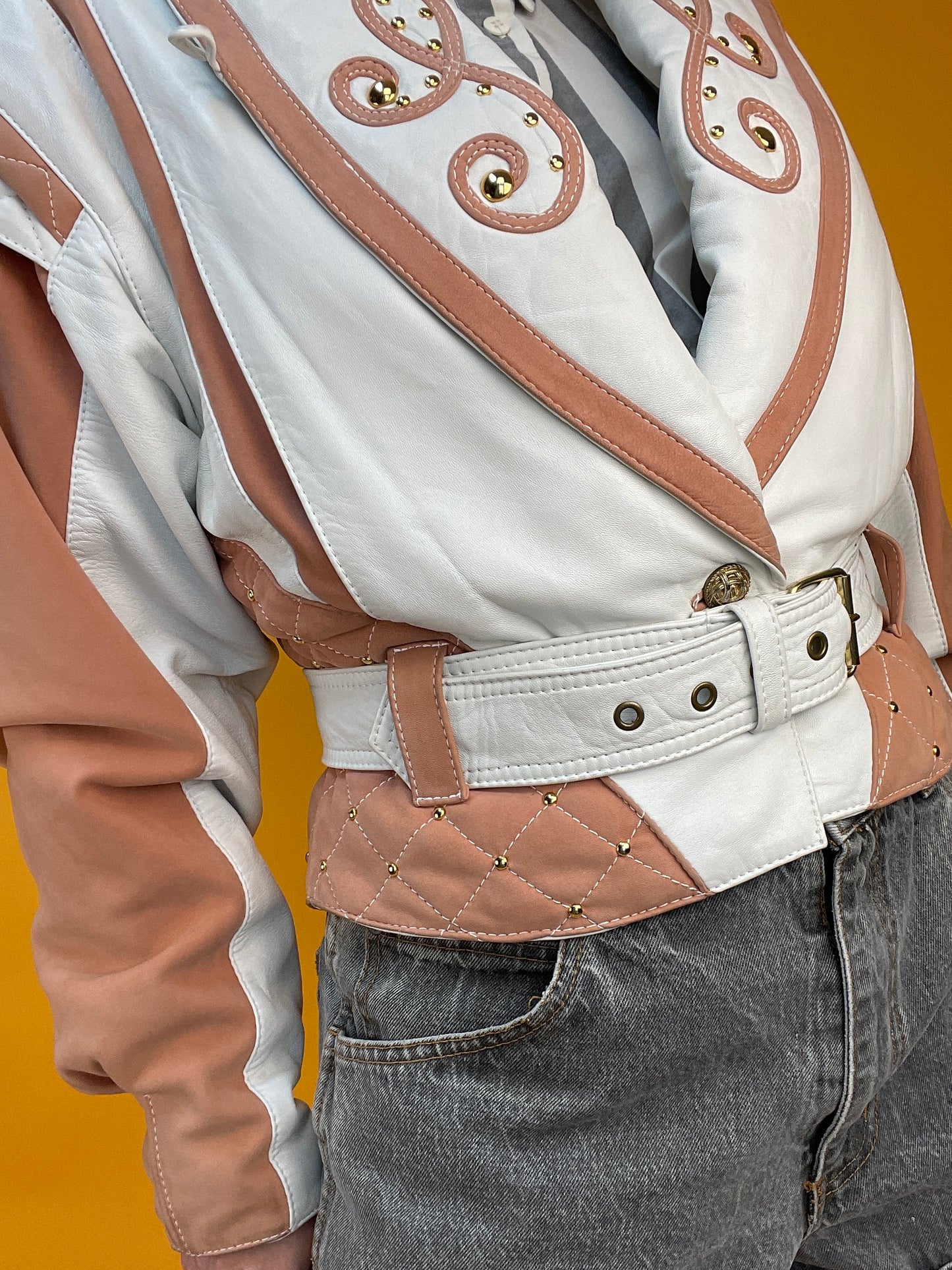 Roséfarbene 80s Patchwork-Lederjacke im edgy Bikerstil