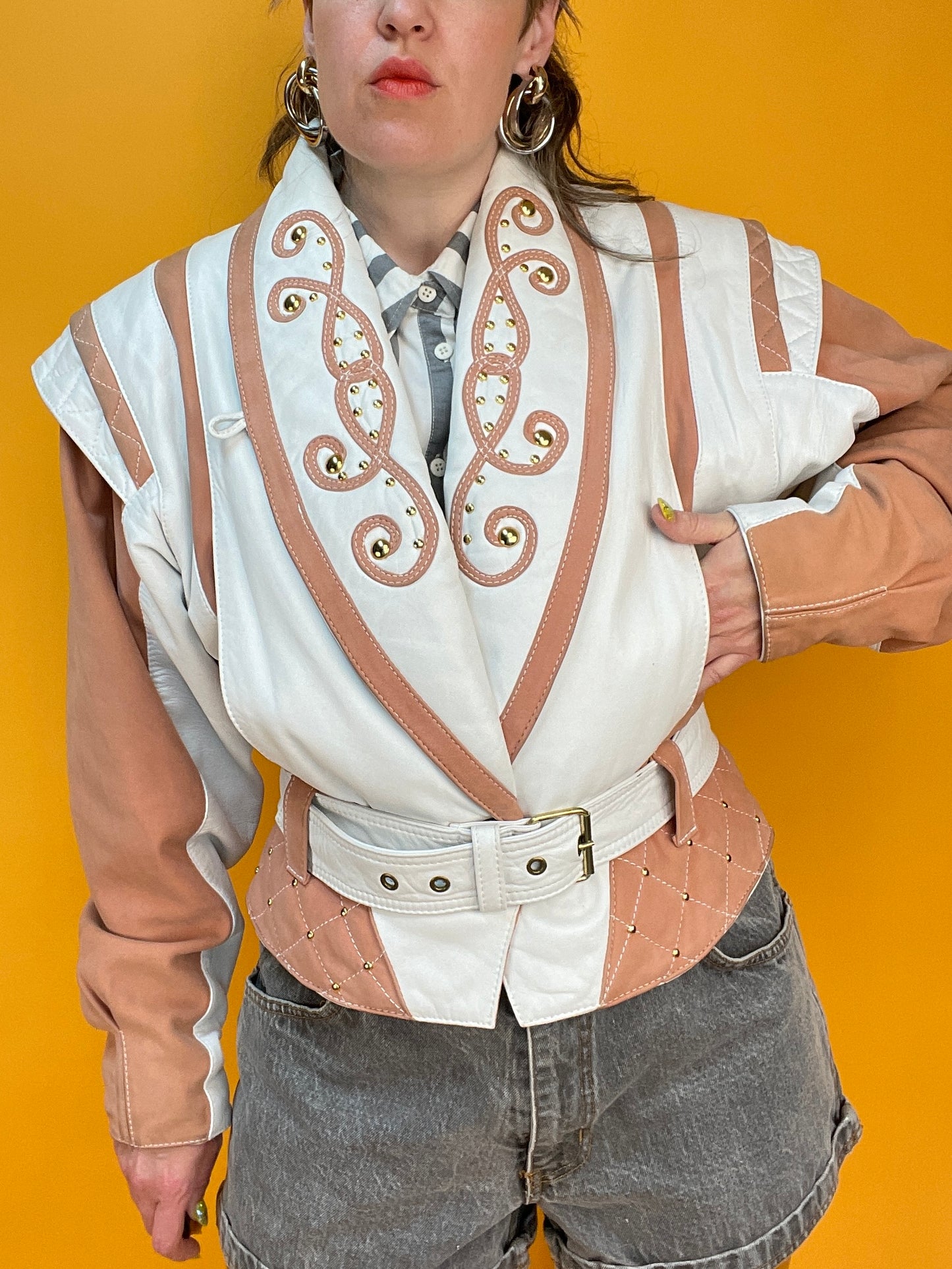 Roséfarbene 80s Patchwork-Lederjacke im edgy Bikerstil