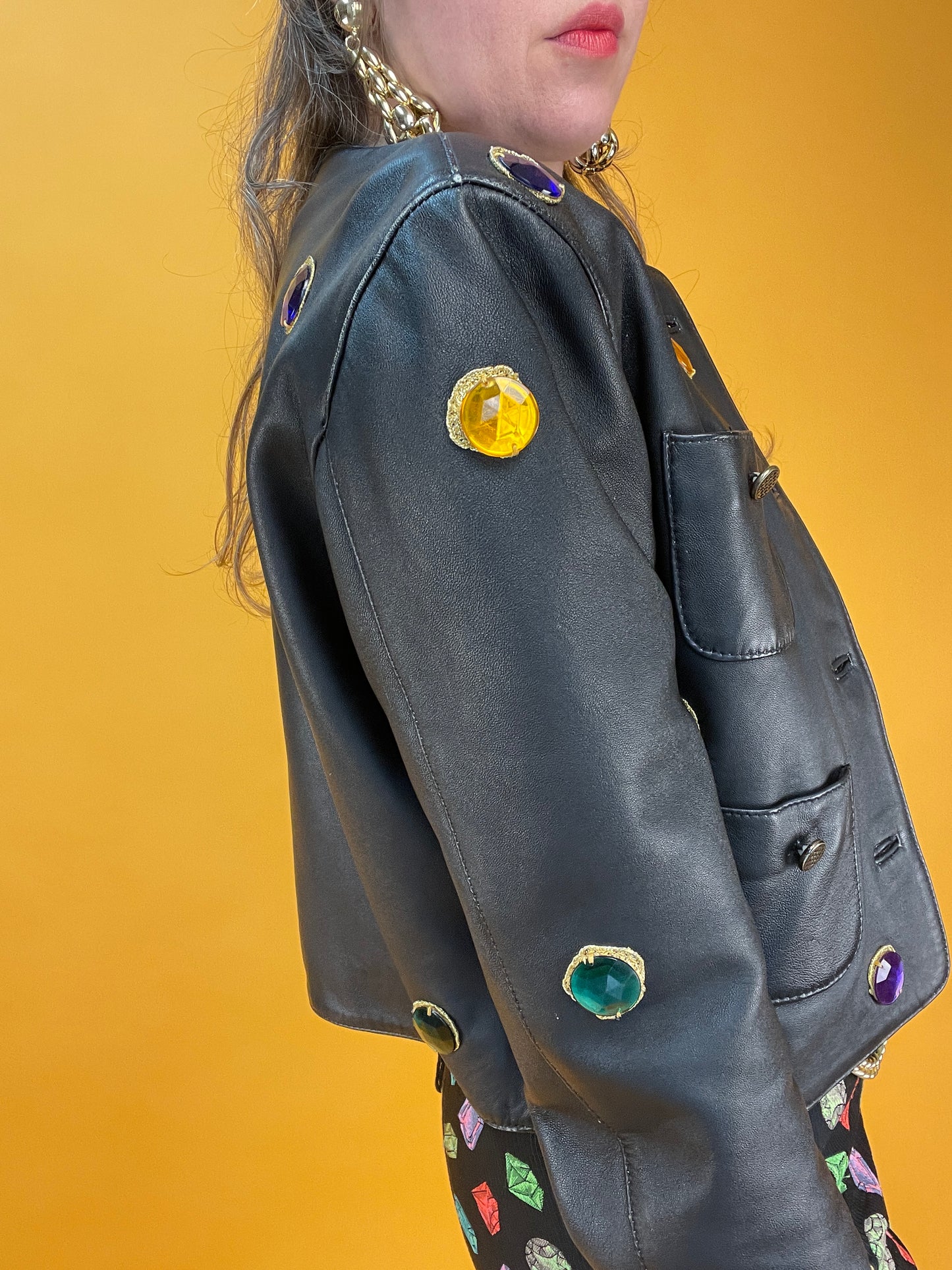90s Lederjacke mit fettem Juwelenbesatz