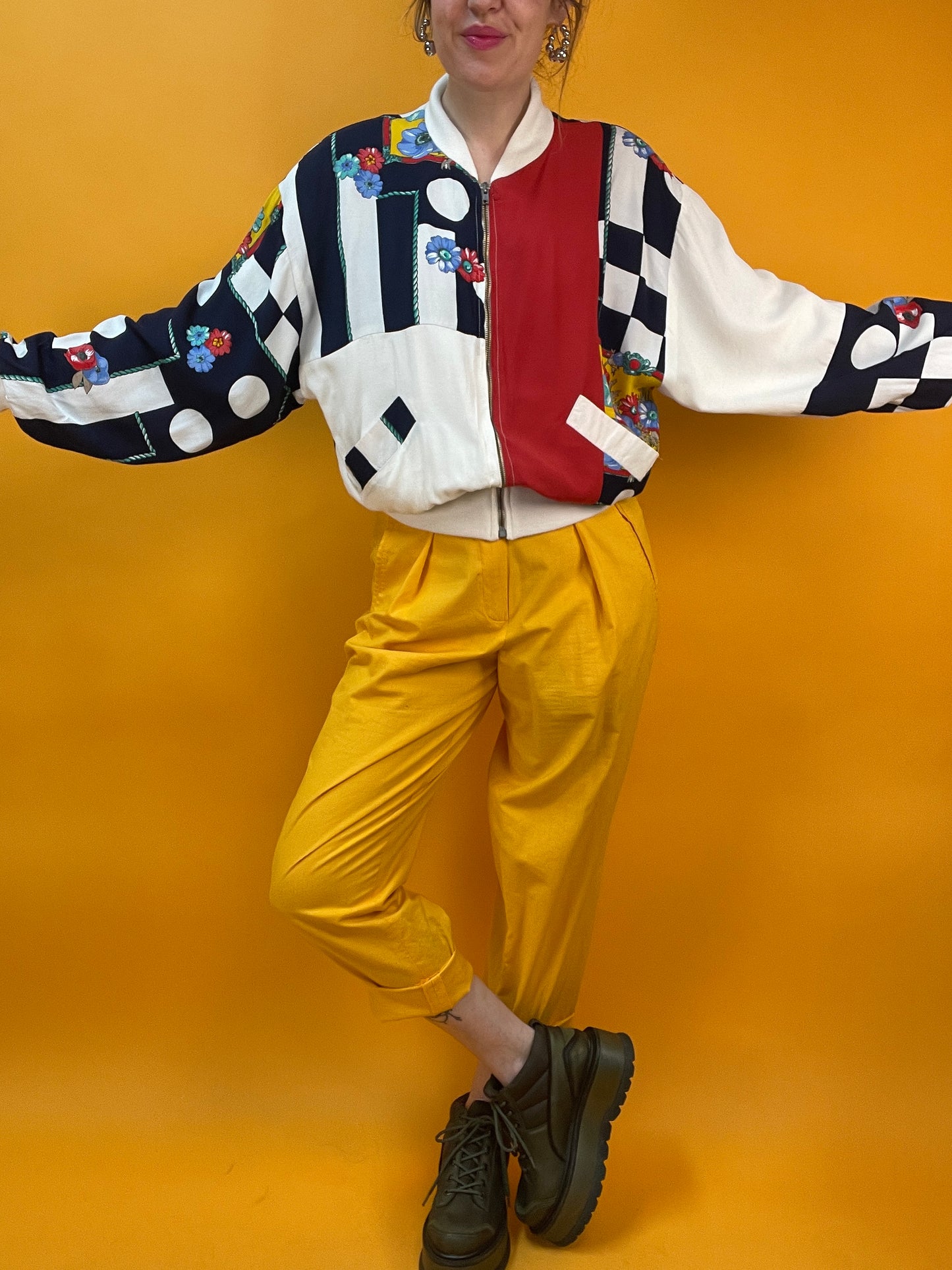 Supergemütliche Sommerbomberjacke mit maritimen Blumenprint