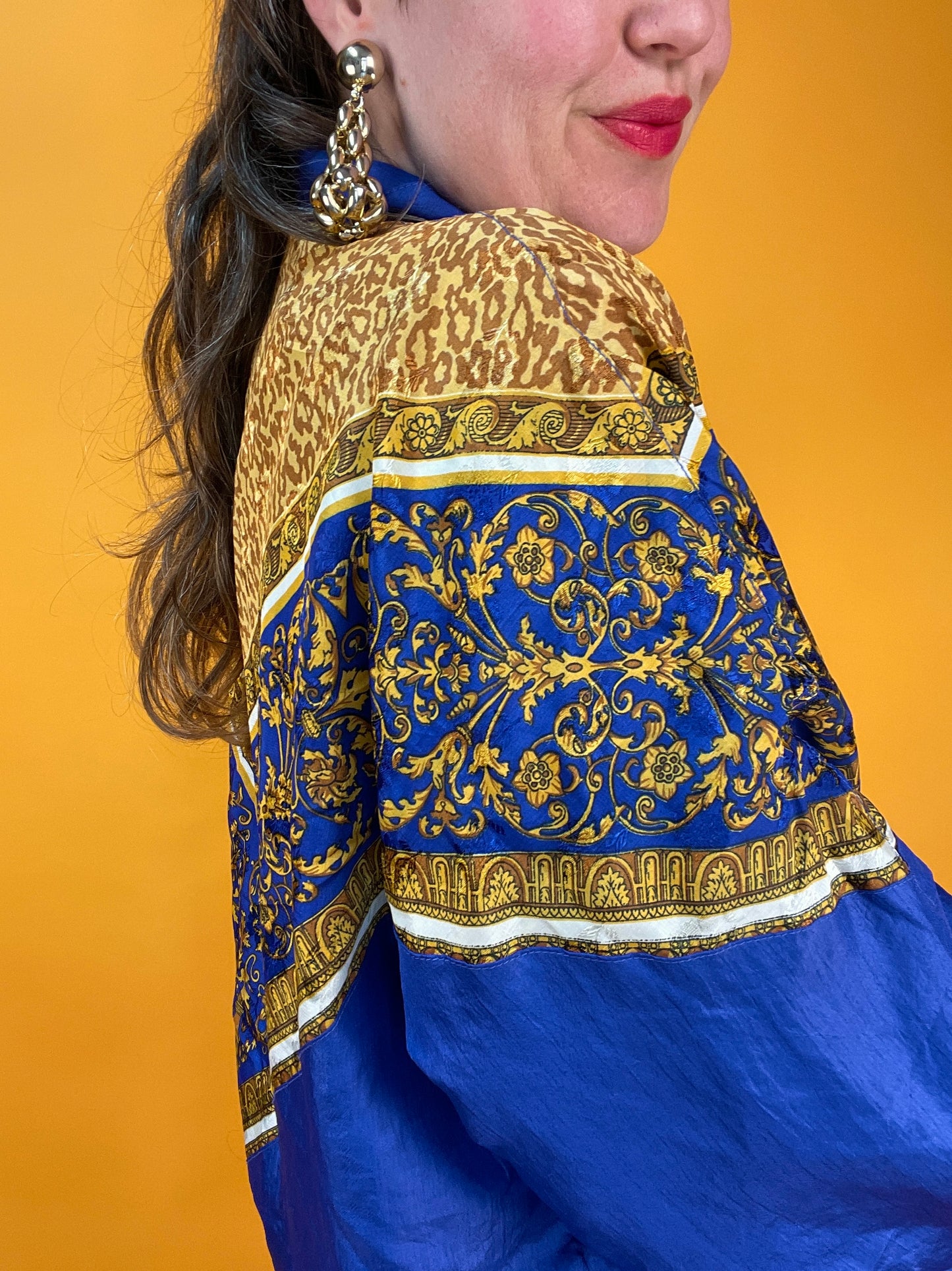 Königsblaue 80s Trainingsjacke mit Leoparden-Barockprint