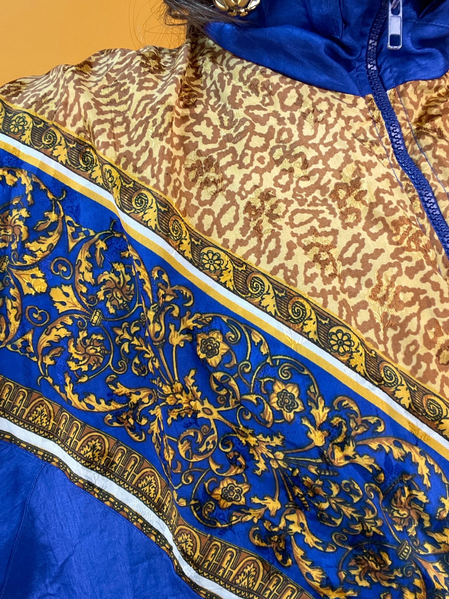 Königsblaue 80s Trainingsjacke mit Leoparden-Barockprint