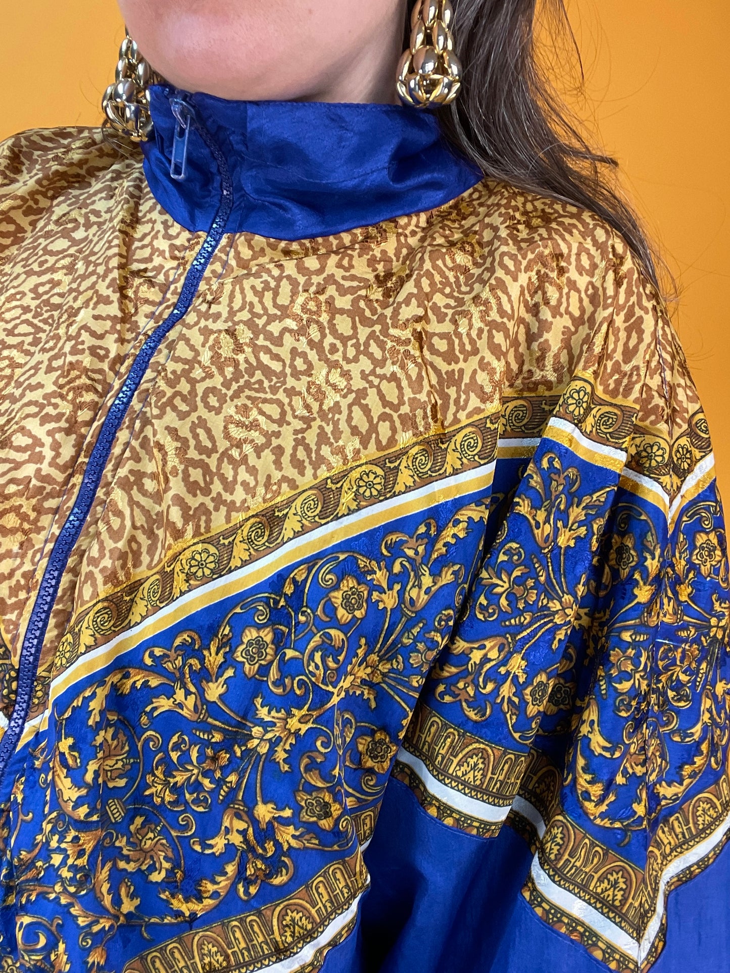 Königsblaue 80s Trainingsjacke mit Leoparden-Barockprint