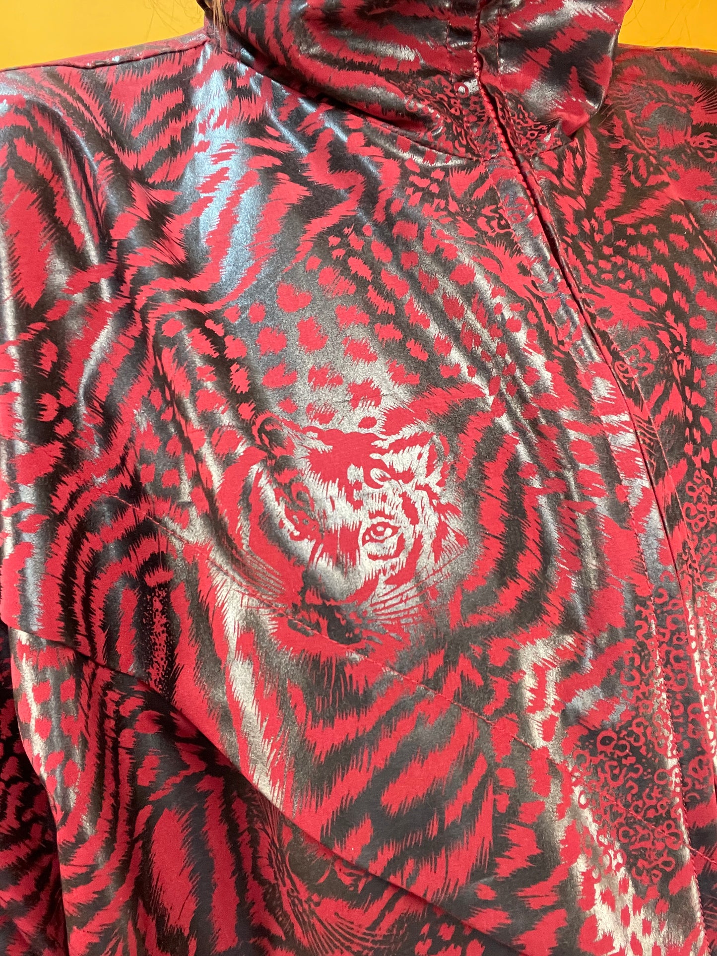 Dünne 80s/90s Übergangsjacke mit Wetlook-Animalprint