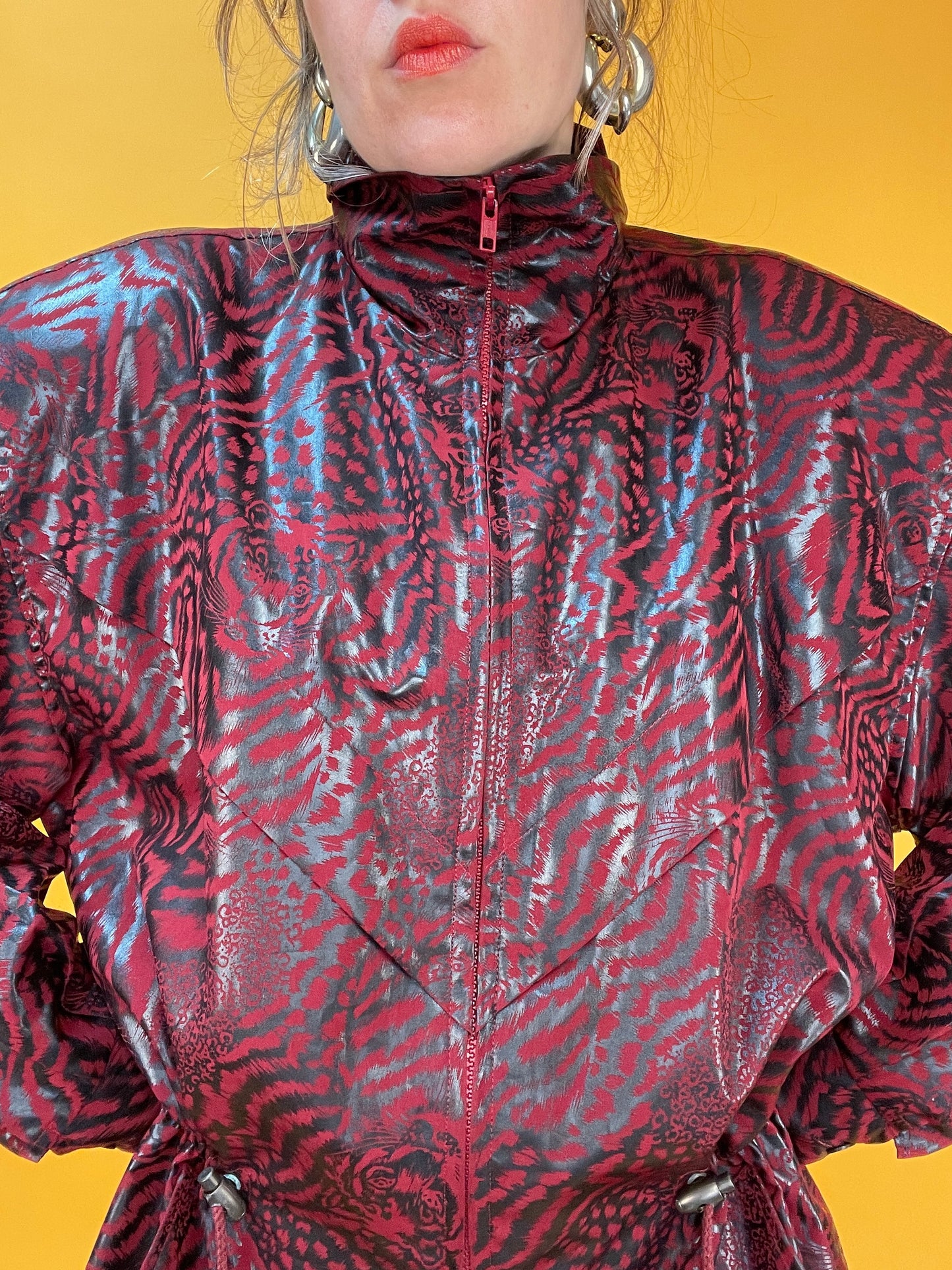 Dünne 80s/90s Übergangsjacke mit Wetlook-Animalprint