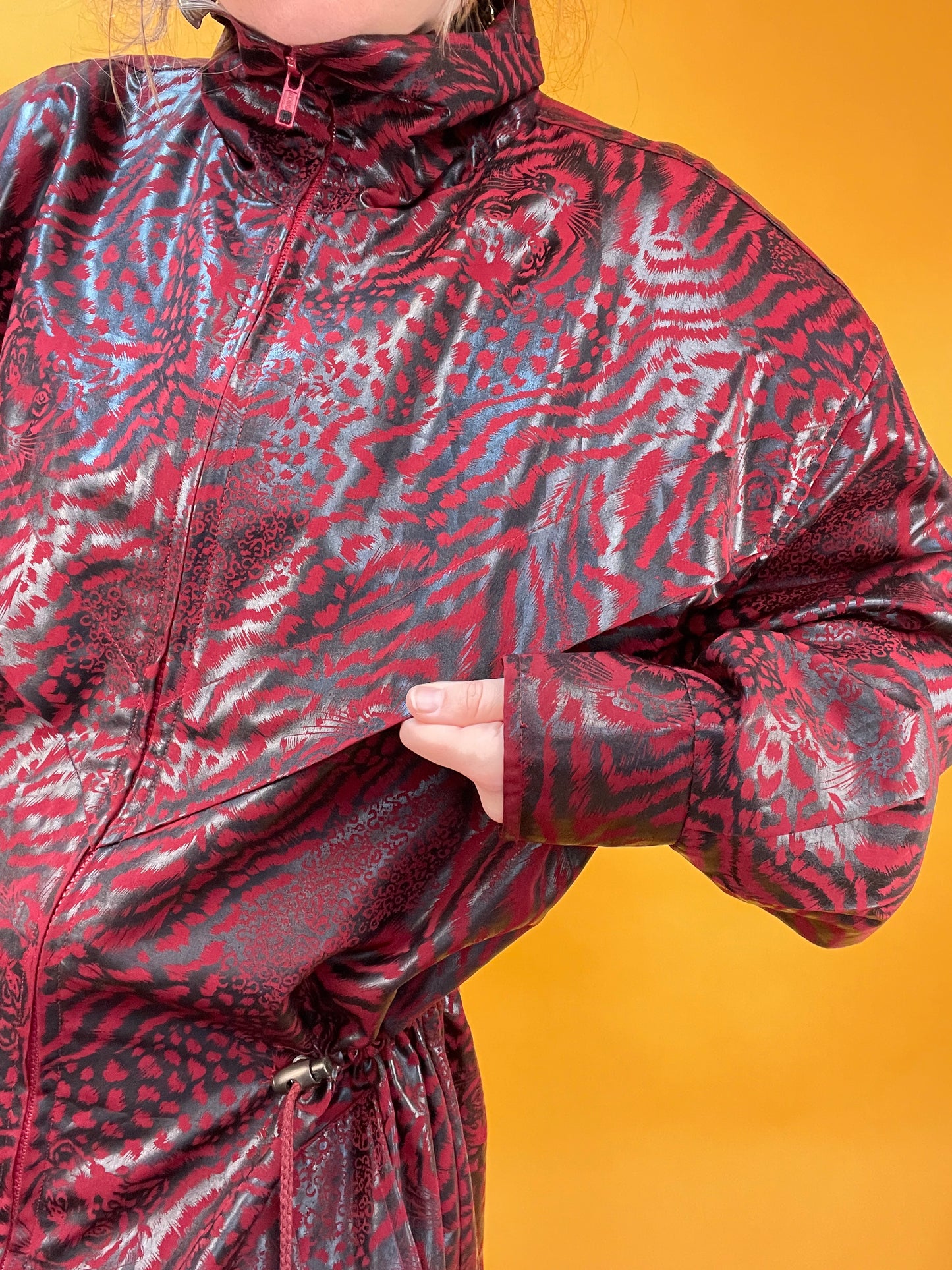 Dünne 80s/90s Übergangsjacke mit Wetlook-Animalprint