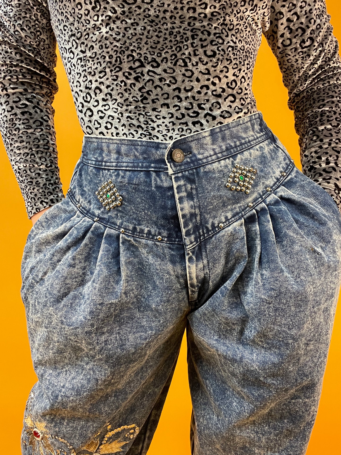 80s Acid washed Ballonjeans mit Applikationen und Nieten