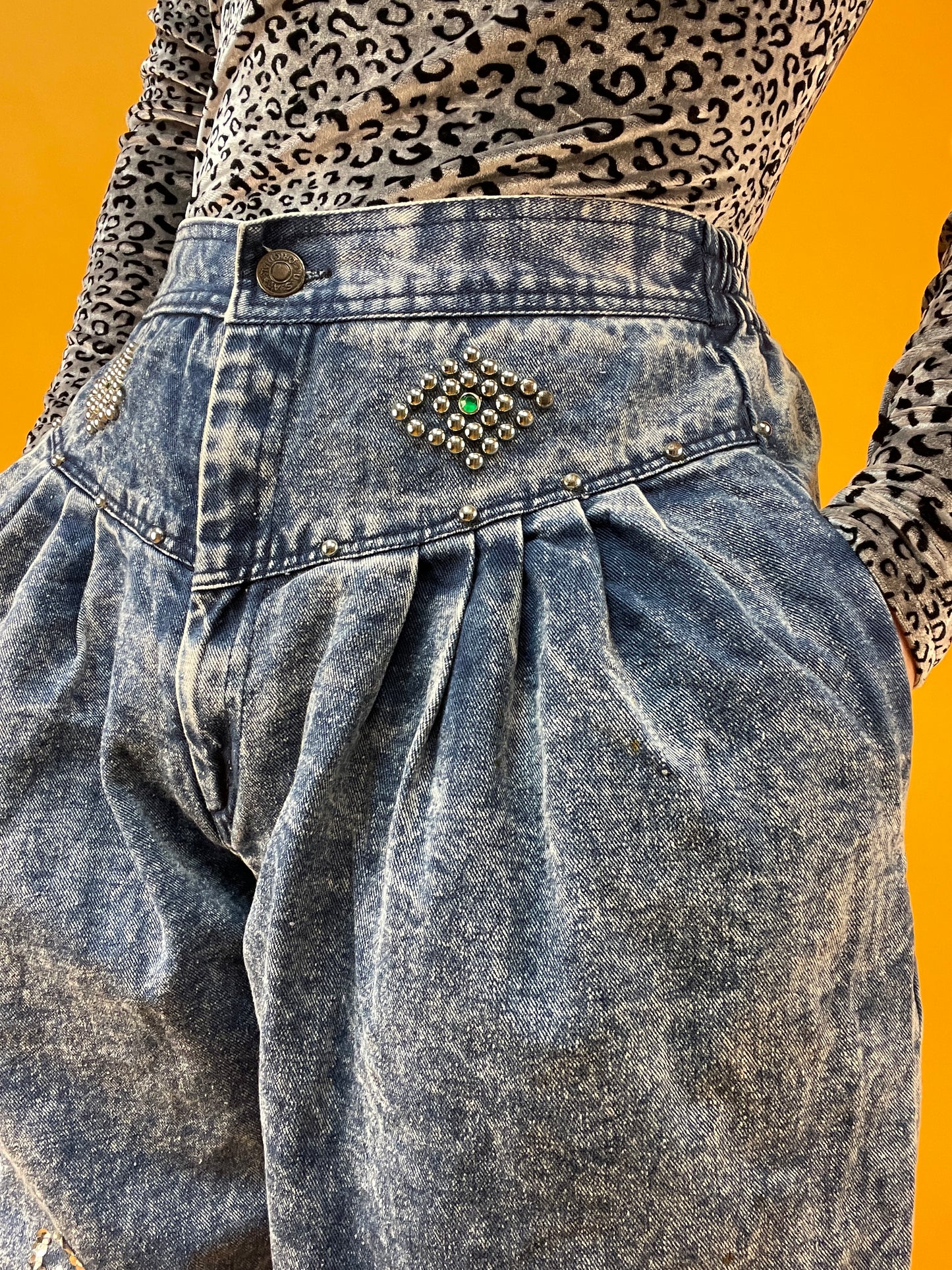 80s Acid washed Ballonjeans mit Applikationen und Nieten